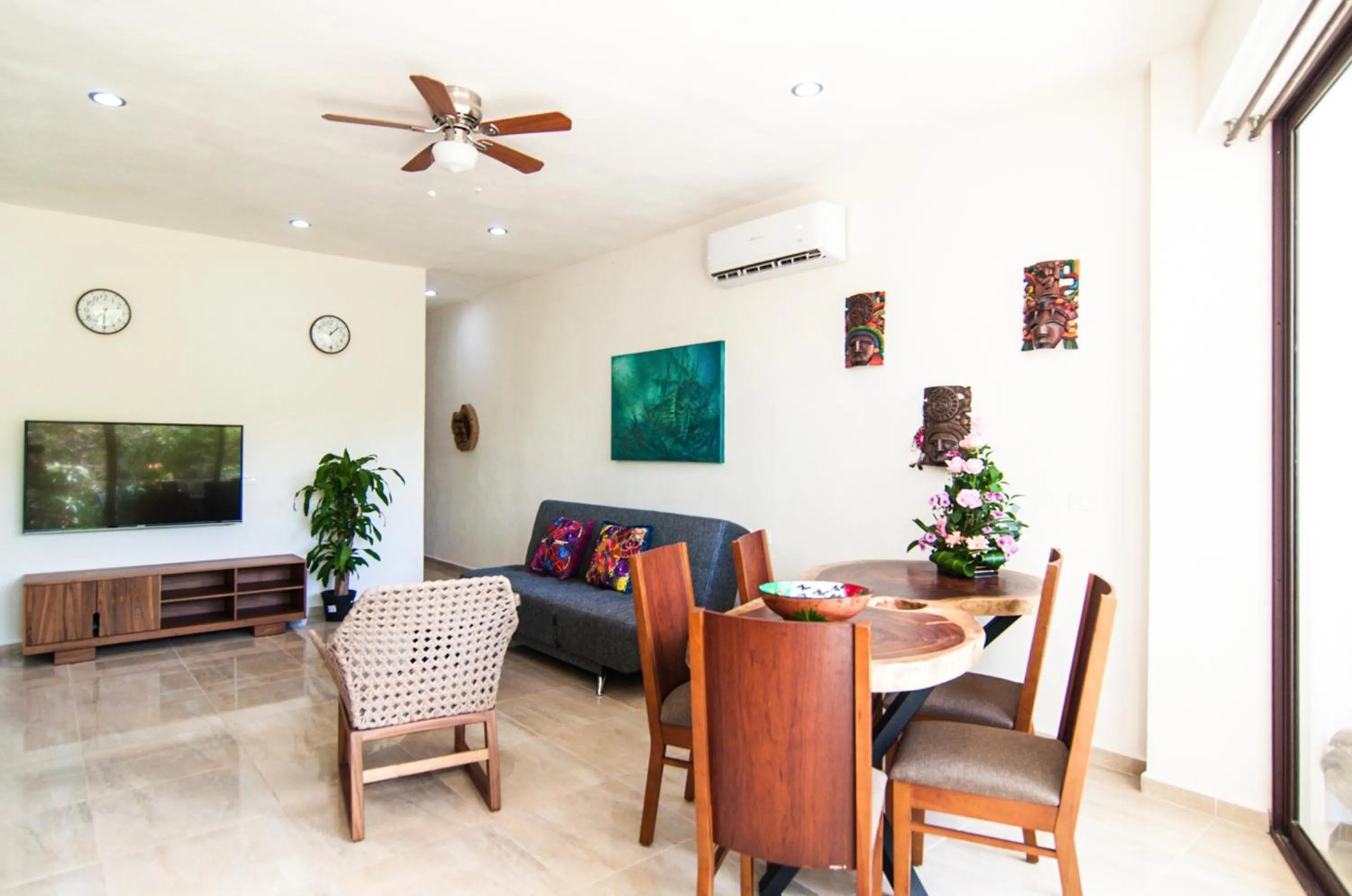 Dining area in Cave Apartments Mexico 2
