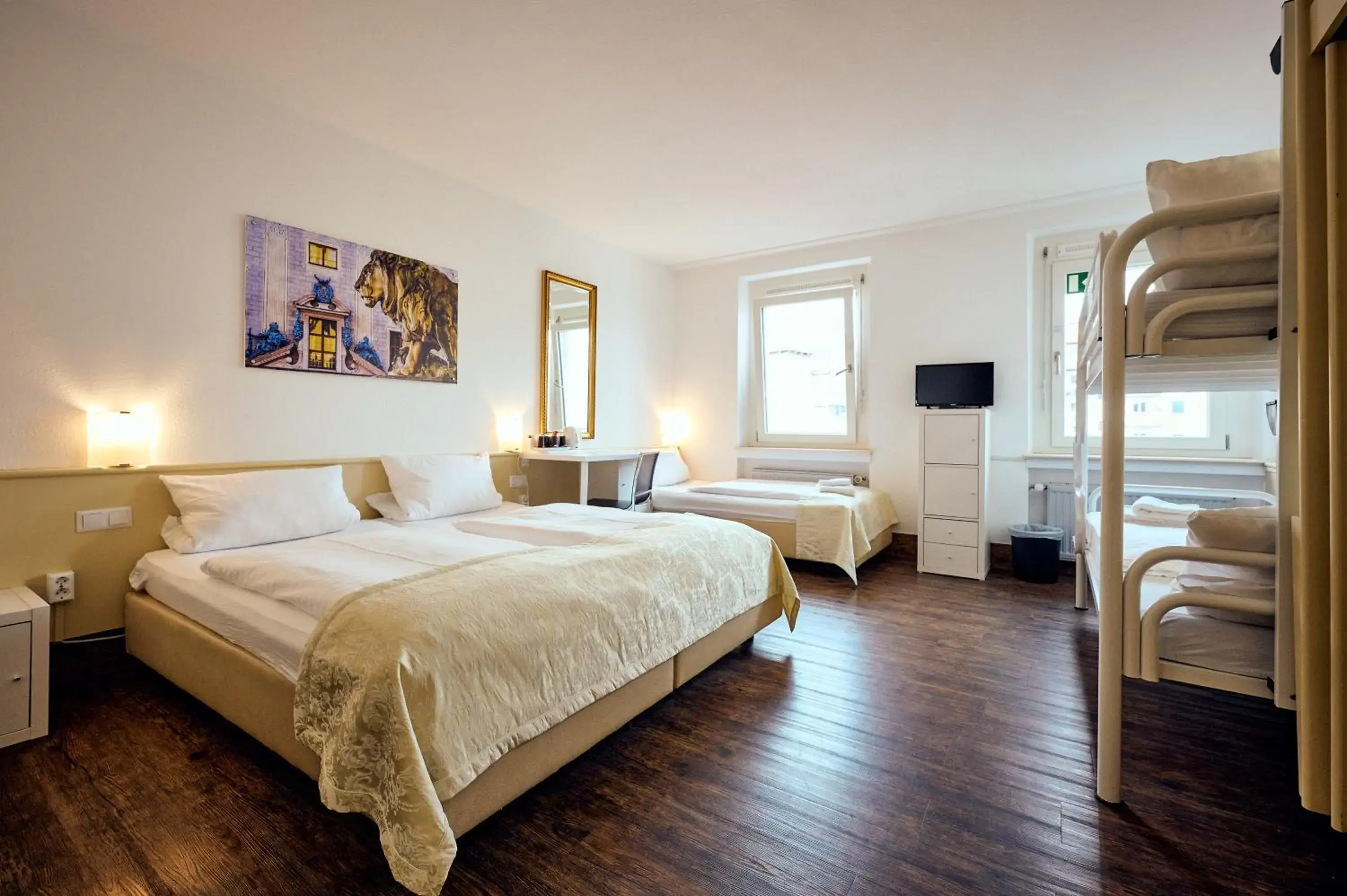 Triple Room in THE 4YOU Hostel & Hotel Munich Triple Room in THE 4YOU Hostel & Hotel Munich