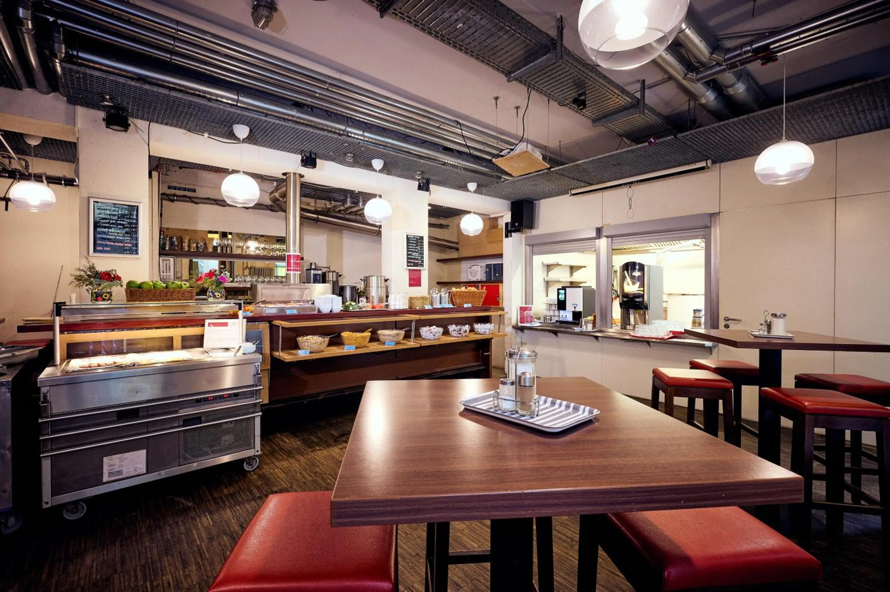 Breakfast in THE 4YOU Hostel & Hotel Munich