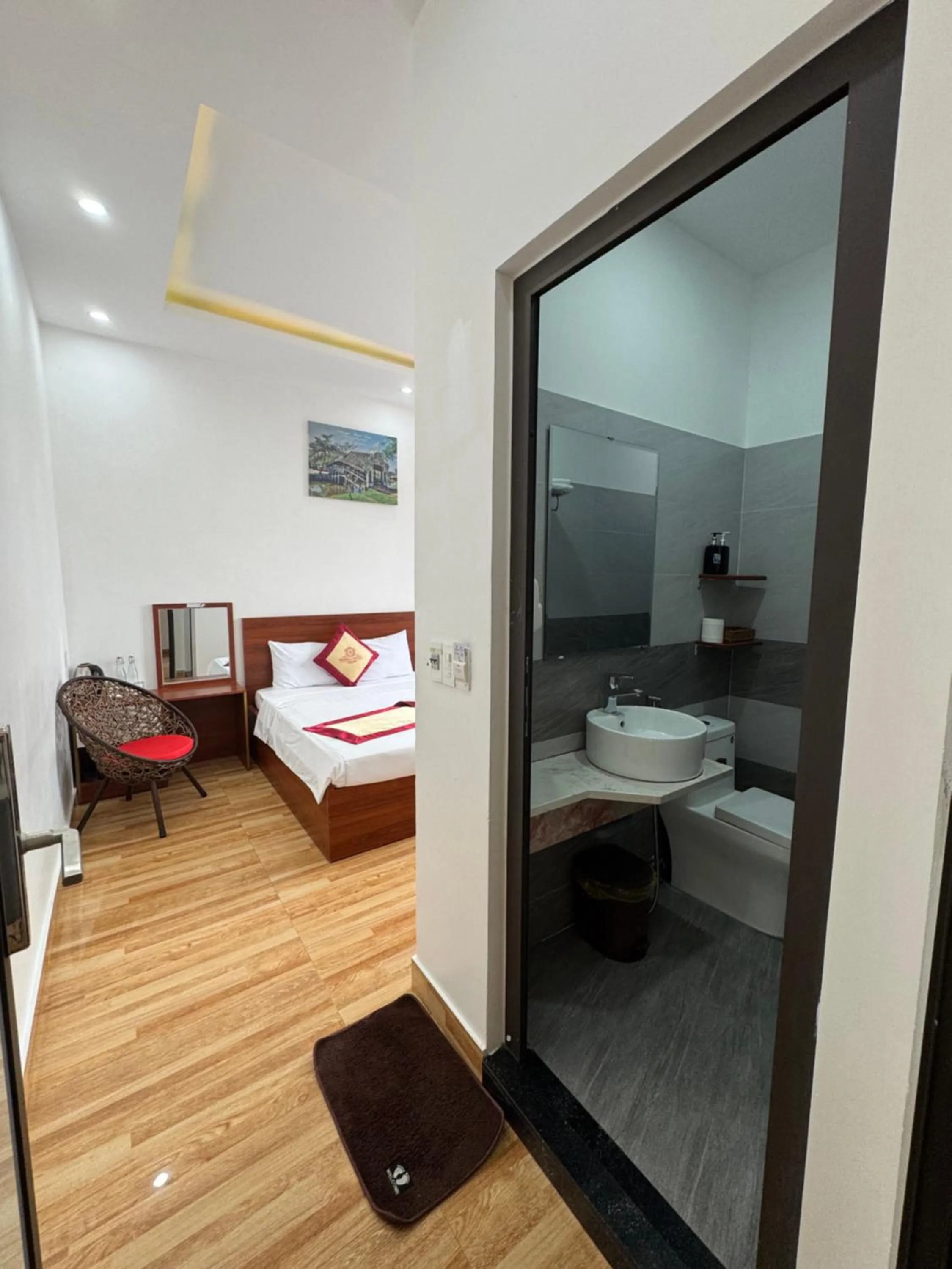 Toilet, Bed in Sapphire HOTEL HUE