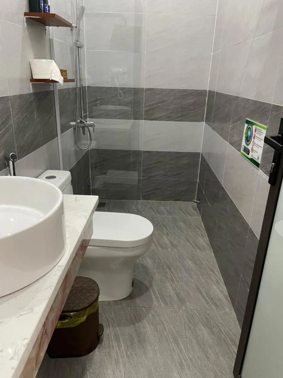 Toilet in Sapphire HOTEL HUE