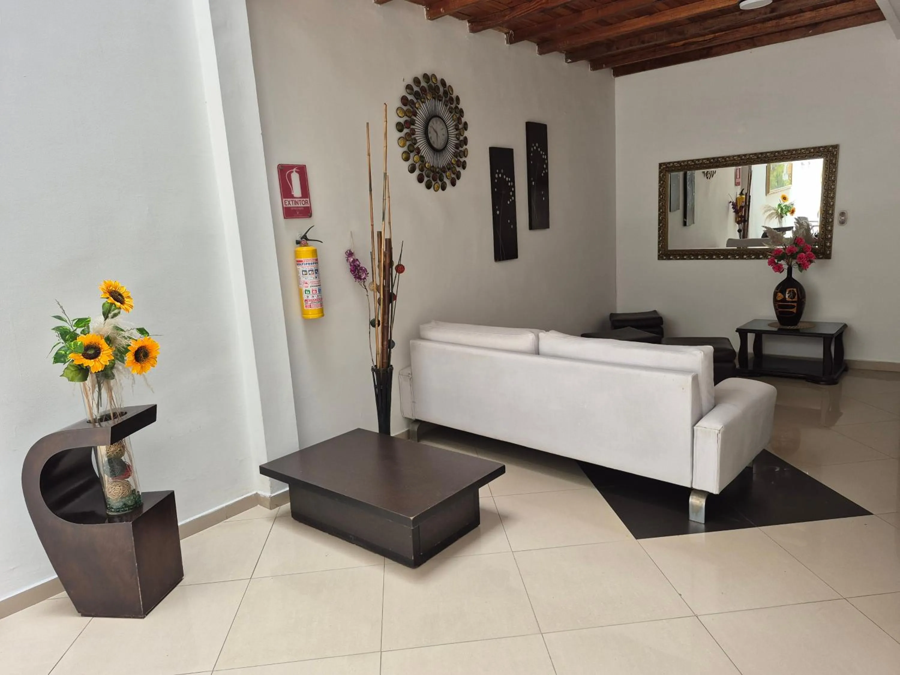 Living room in Hotel Brisas MEDELLIN