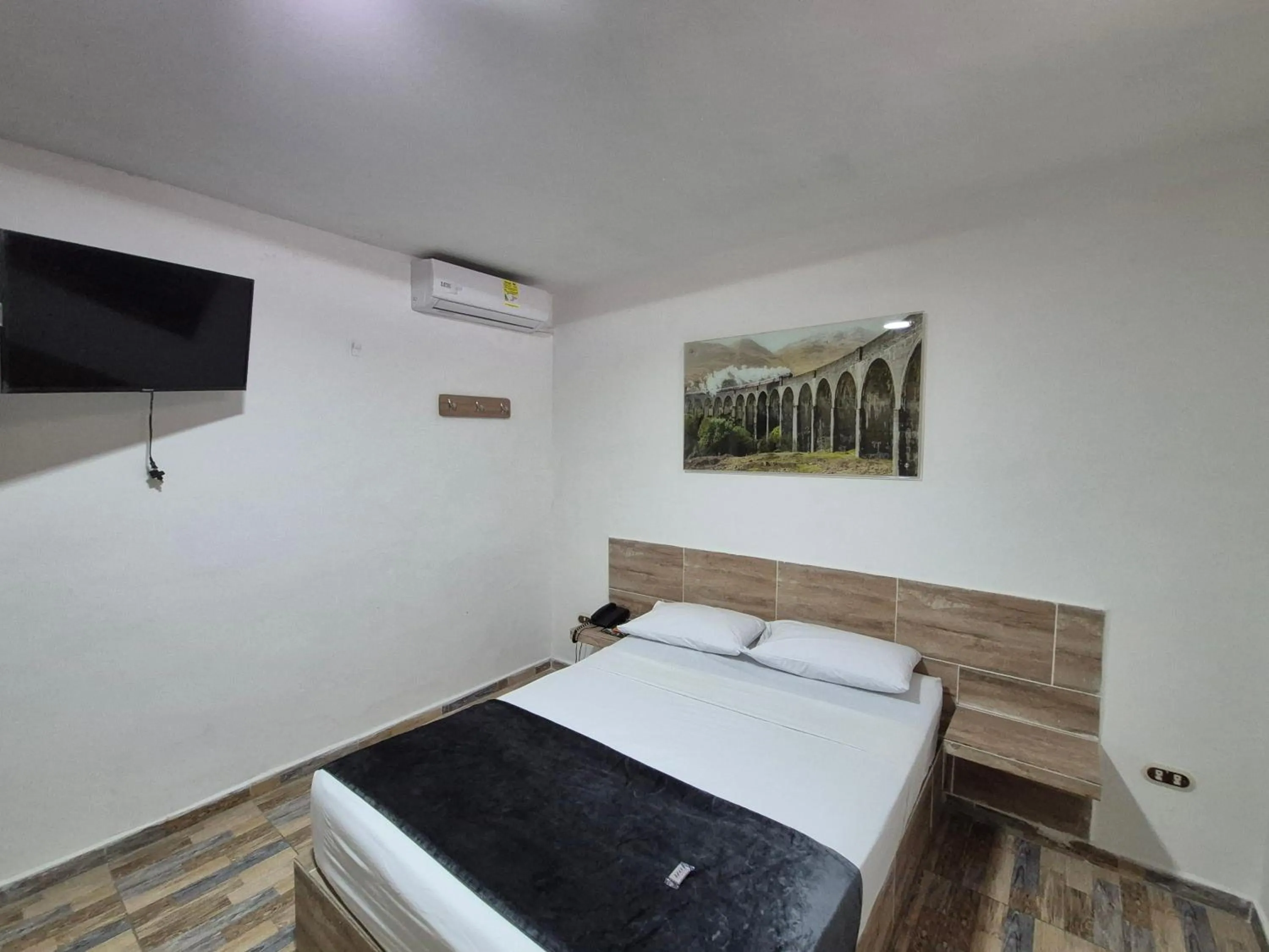 Bedroom, Bed in Hotel Brisas MEDELLIN