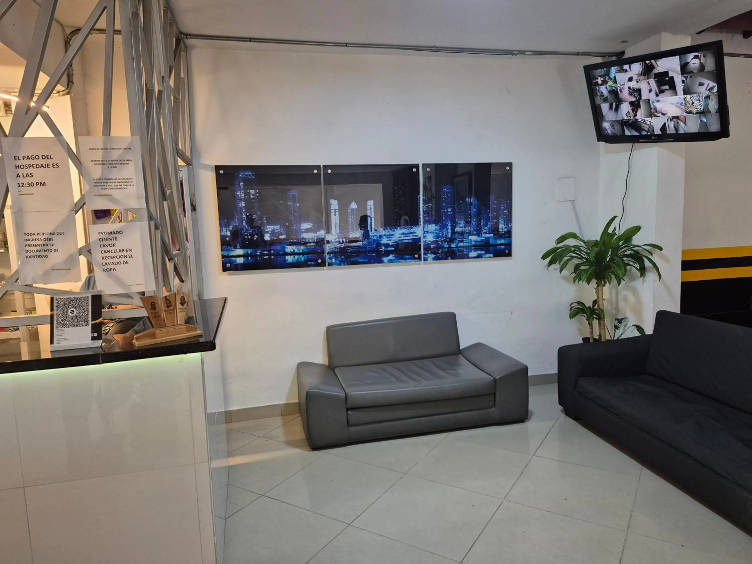 Living room in Hotel Brisas MEDELLIN