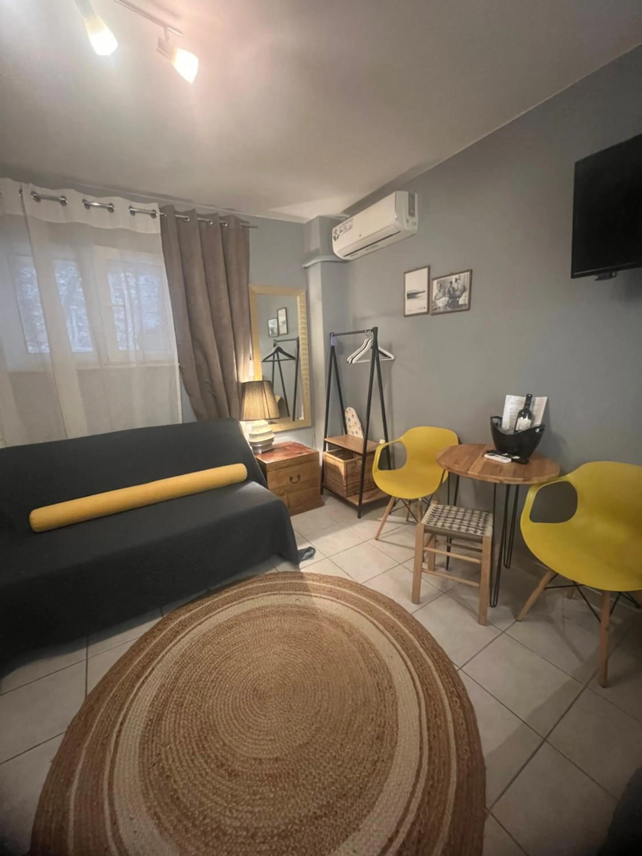 TV and multimedia in Lamda Vintage Appartment