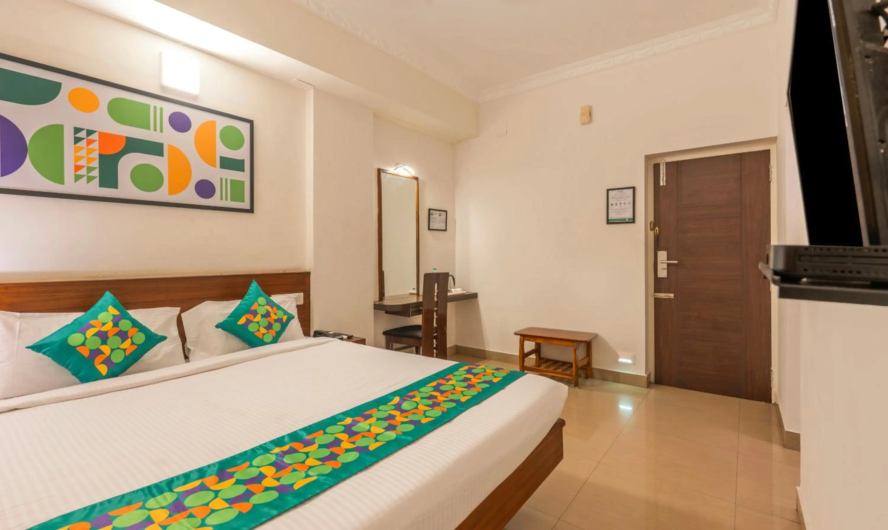 Bedroom, Bed in Hotel Golden Bliss