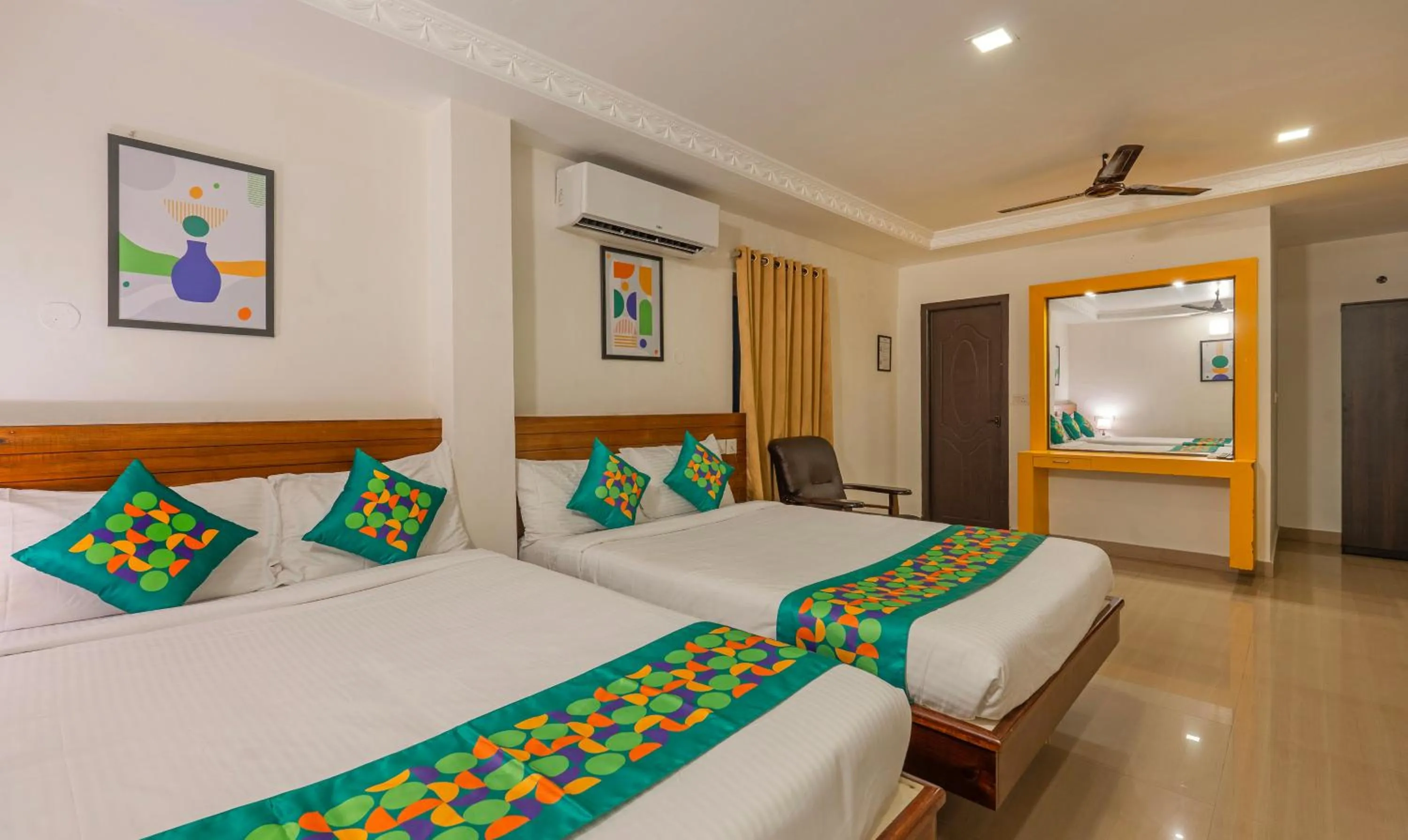 Bedroom, Bed in Hotel Golden Bliss