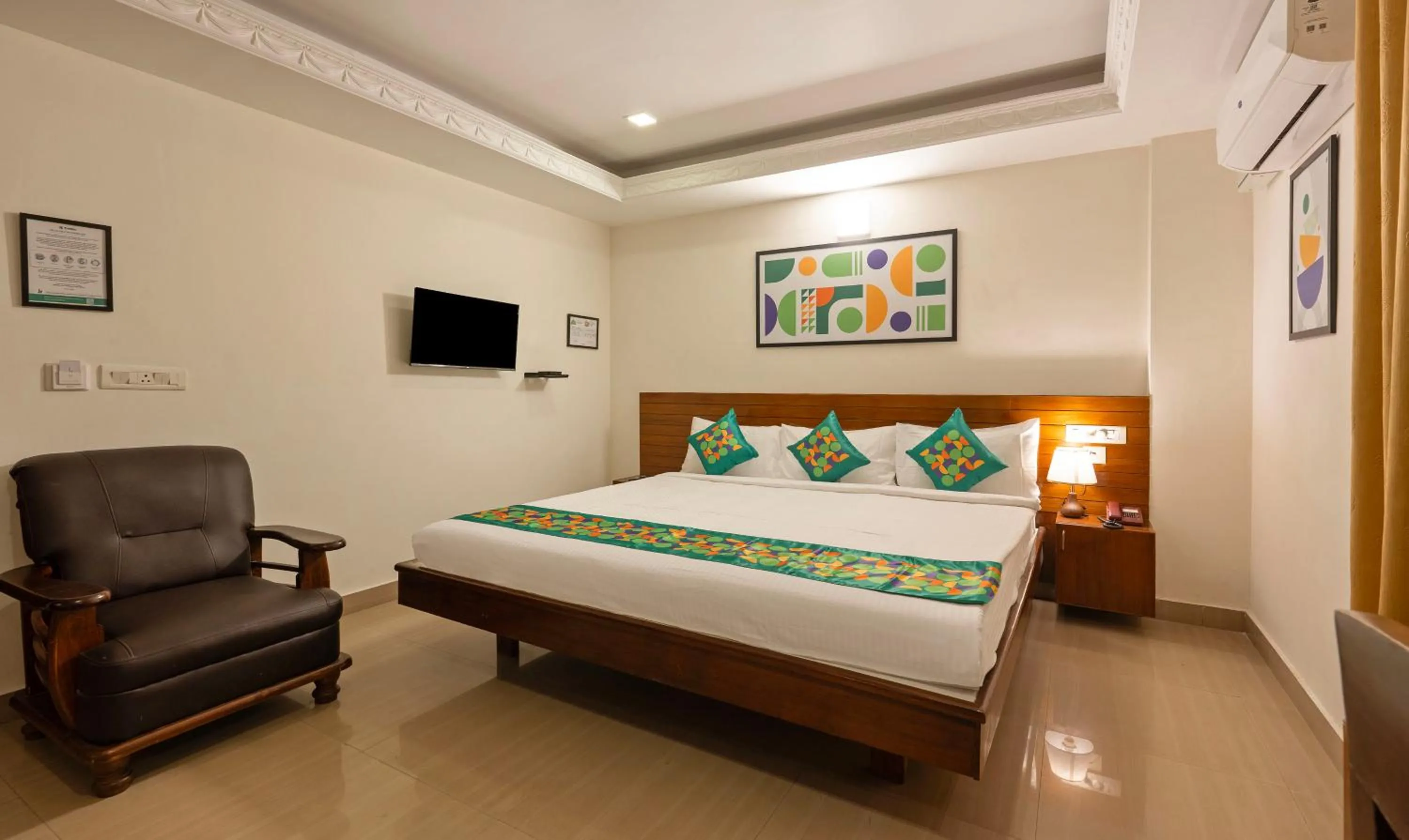 Bedroom, Bed in Hotel Golden Bliss