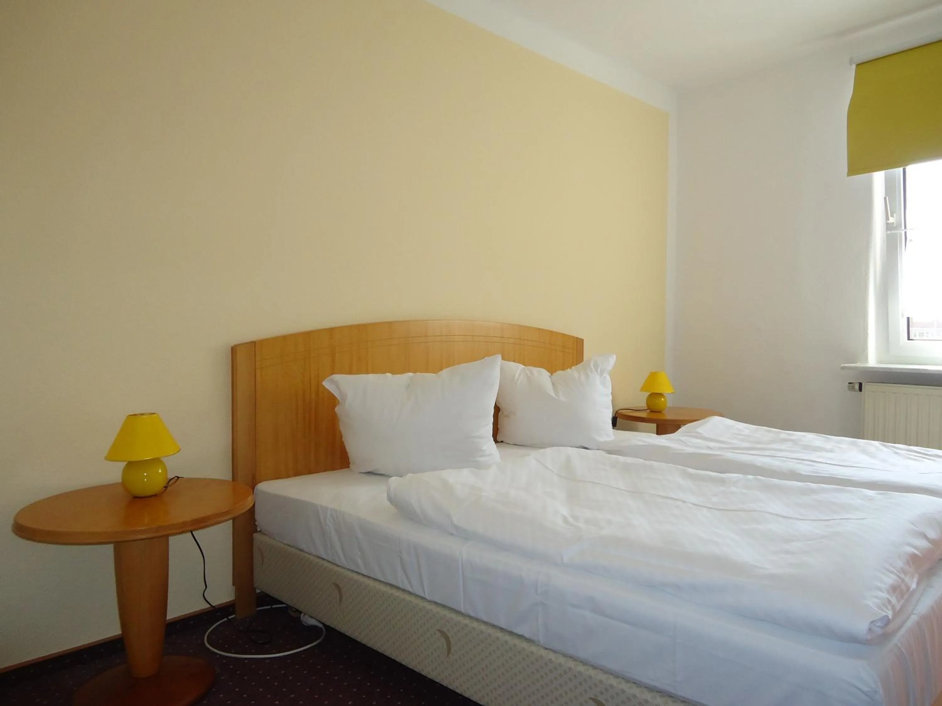 Bedroom, Bed in Hotel Schweizer Hof