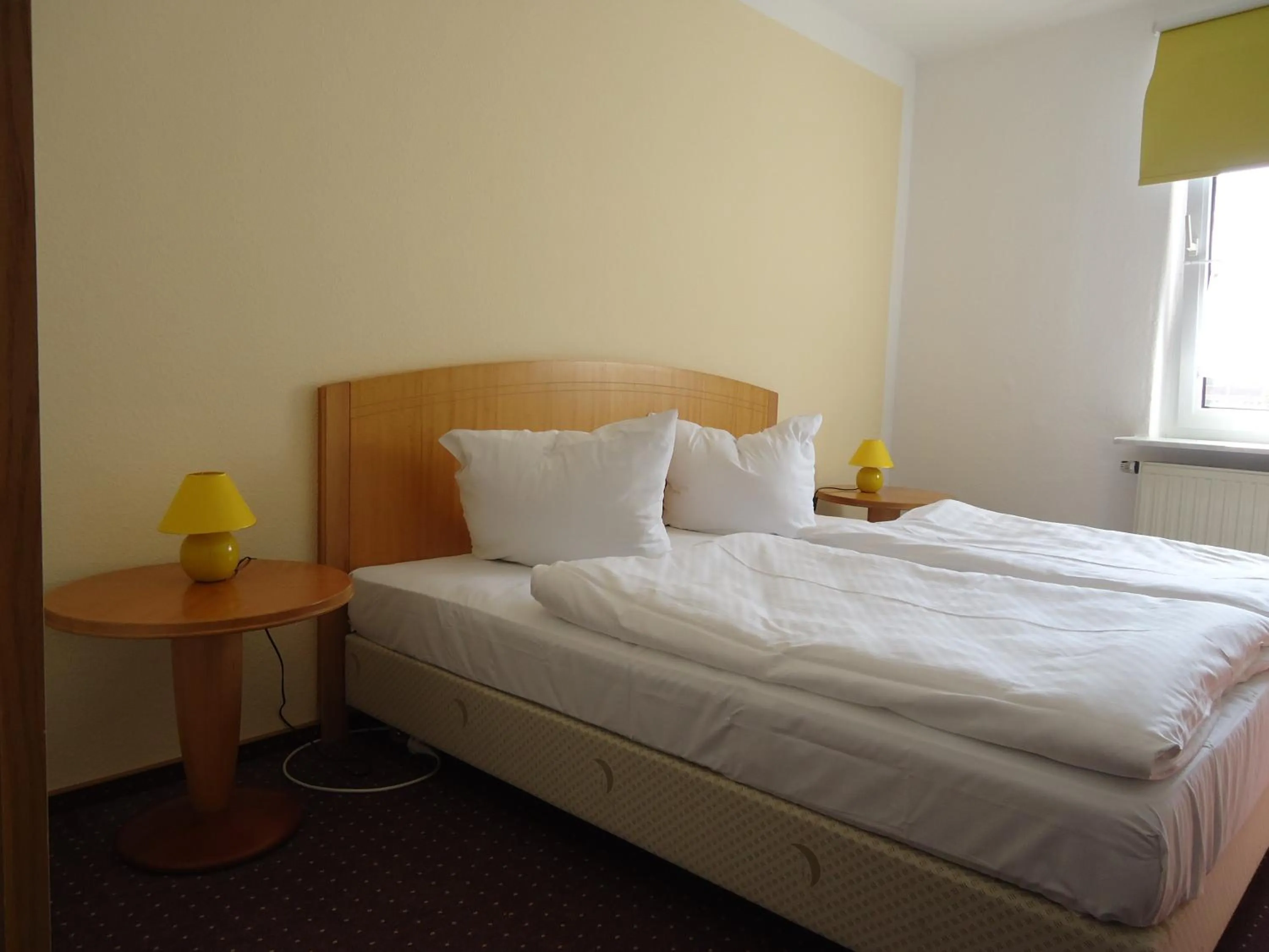 Bedroom, Bed in Hotel Schweizer Hof