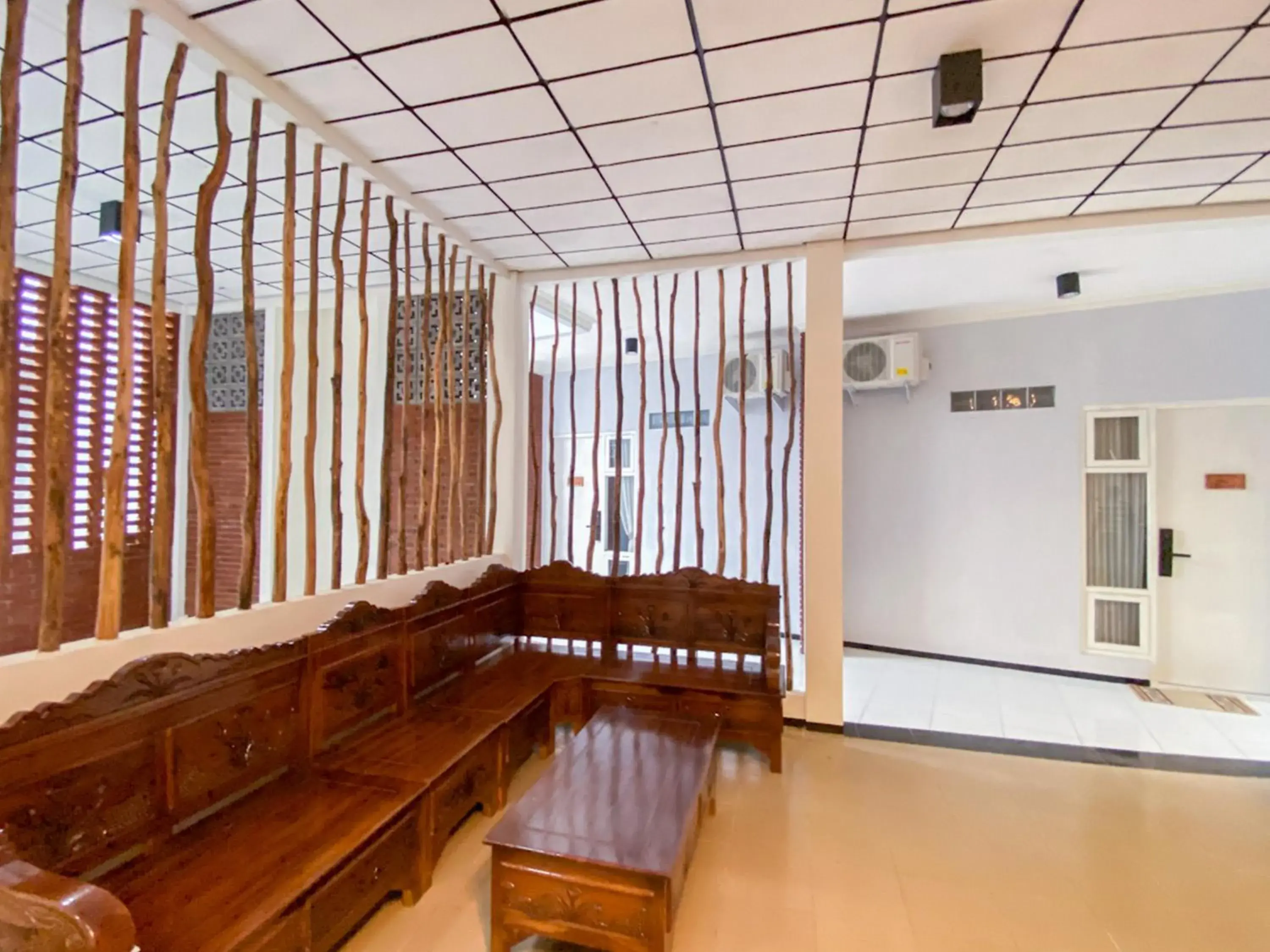 Living room in RedDoorz Syariah At Mitra Guest House Living room in RedDoorz Syariah At Mitra Guest House