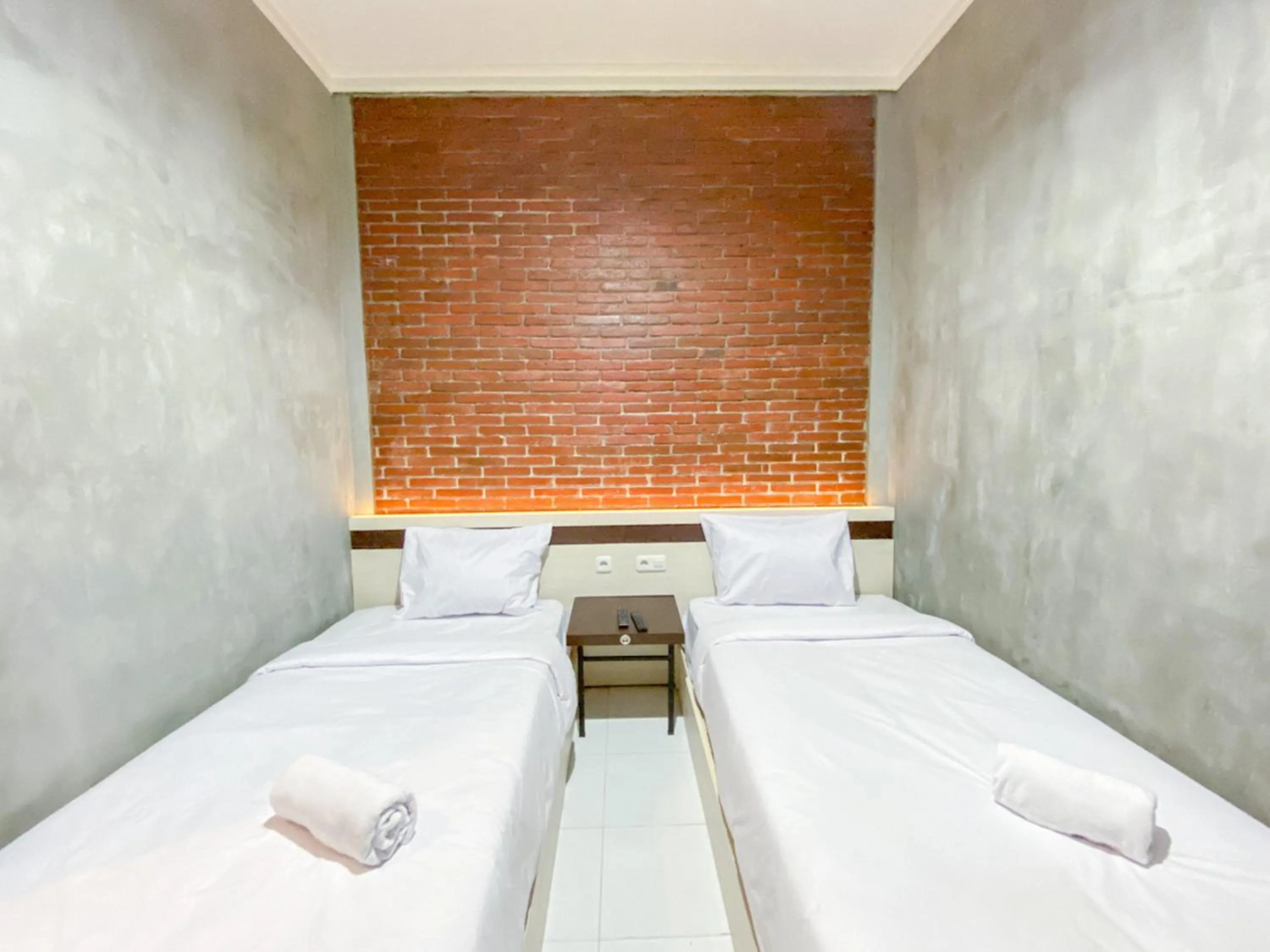 Bed in RedDoorz Syariah At Mitra Guest House