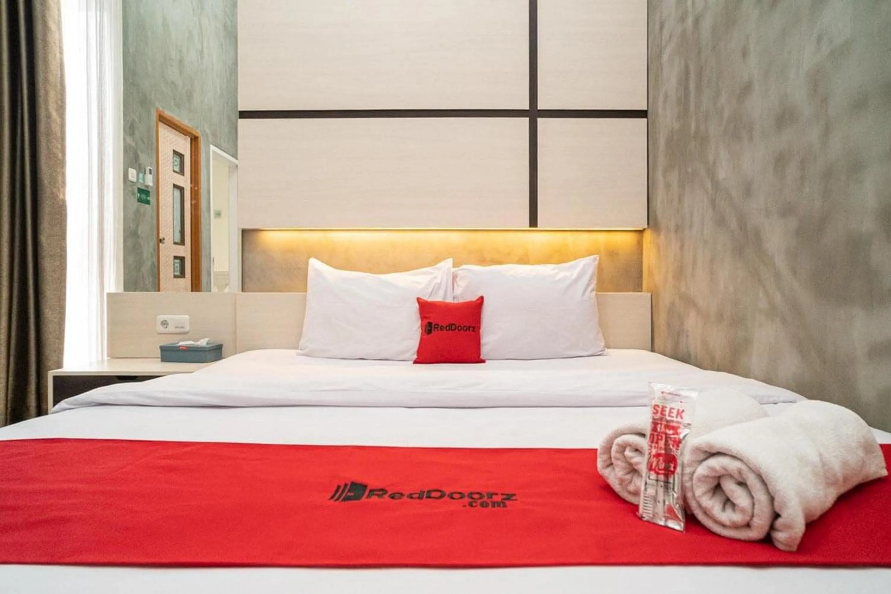 Bedroom, Bed in RedDoorz Syariah At Mitra Guest House