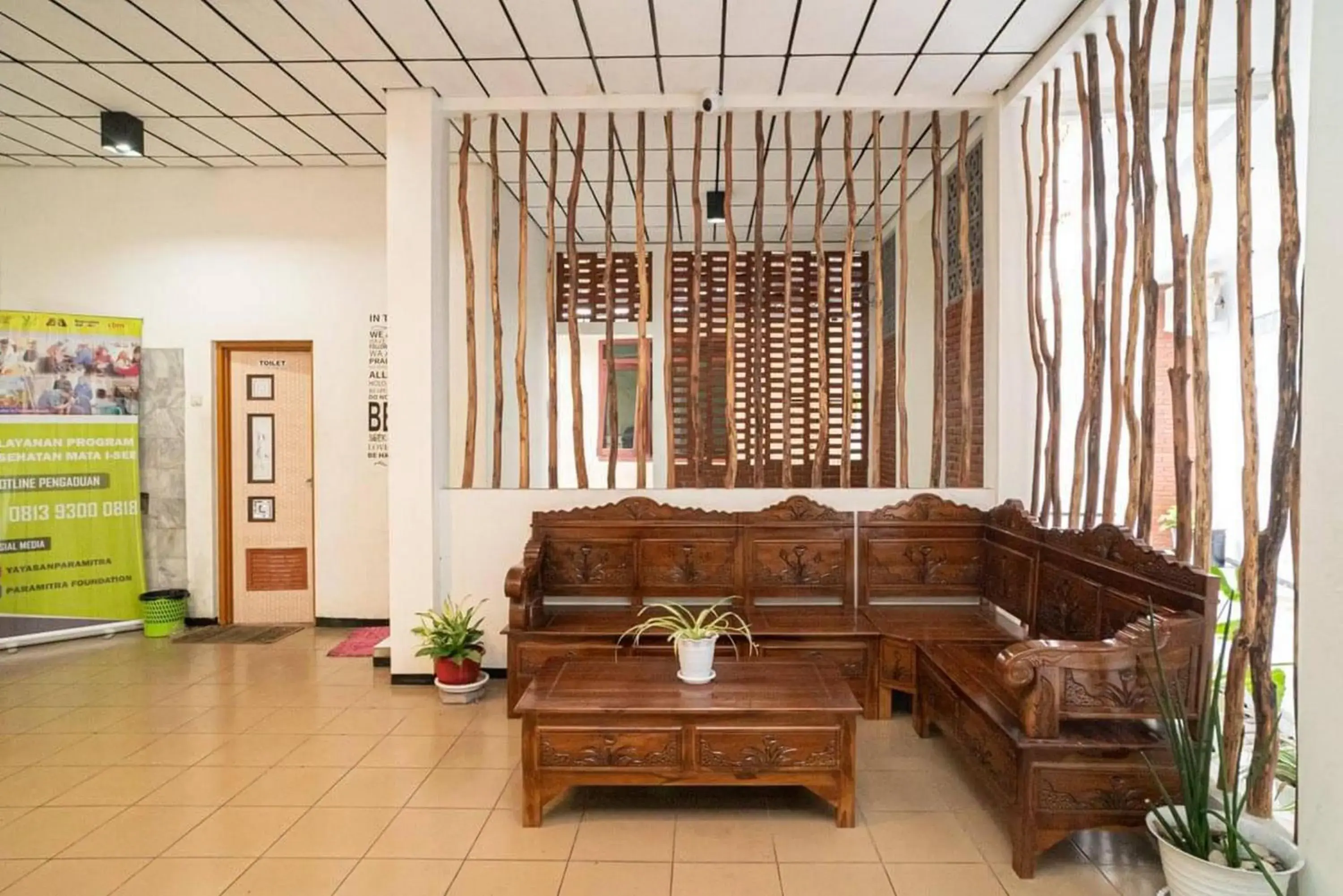 Seating area in RedDoorz Syariah At Mitra Guest House Seating area in RedDoorz Syariah At Mitra Guest House