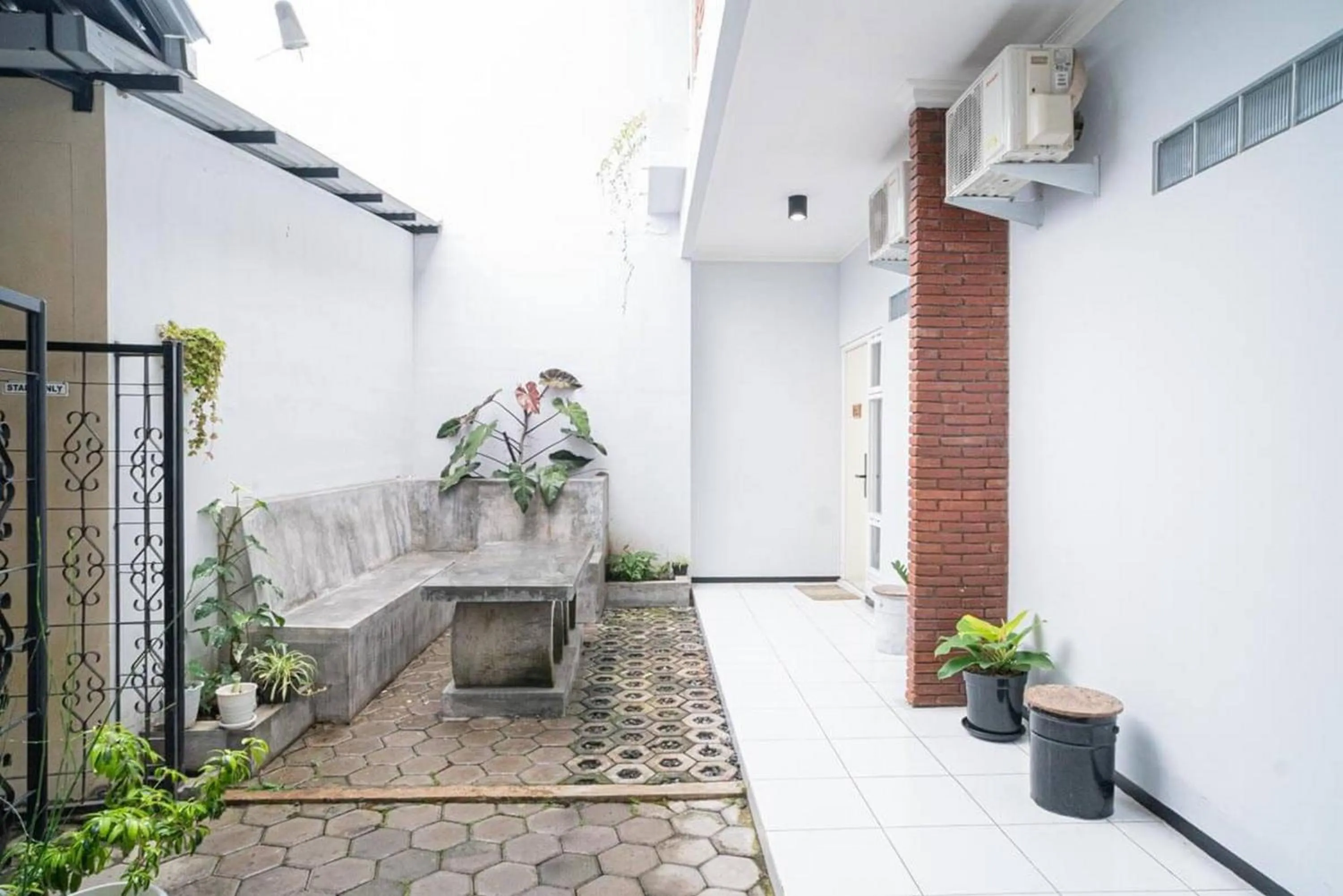 Property building in RedDoorz Syariah At Mitra Guest House