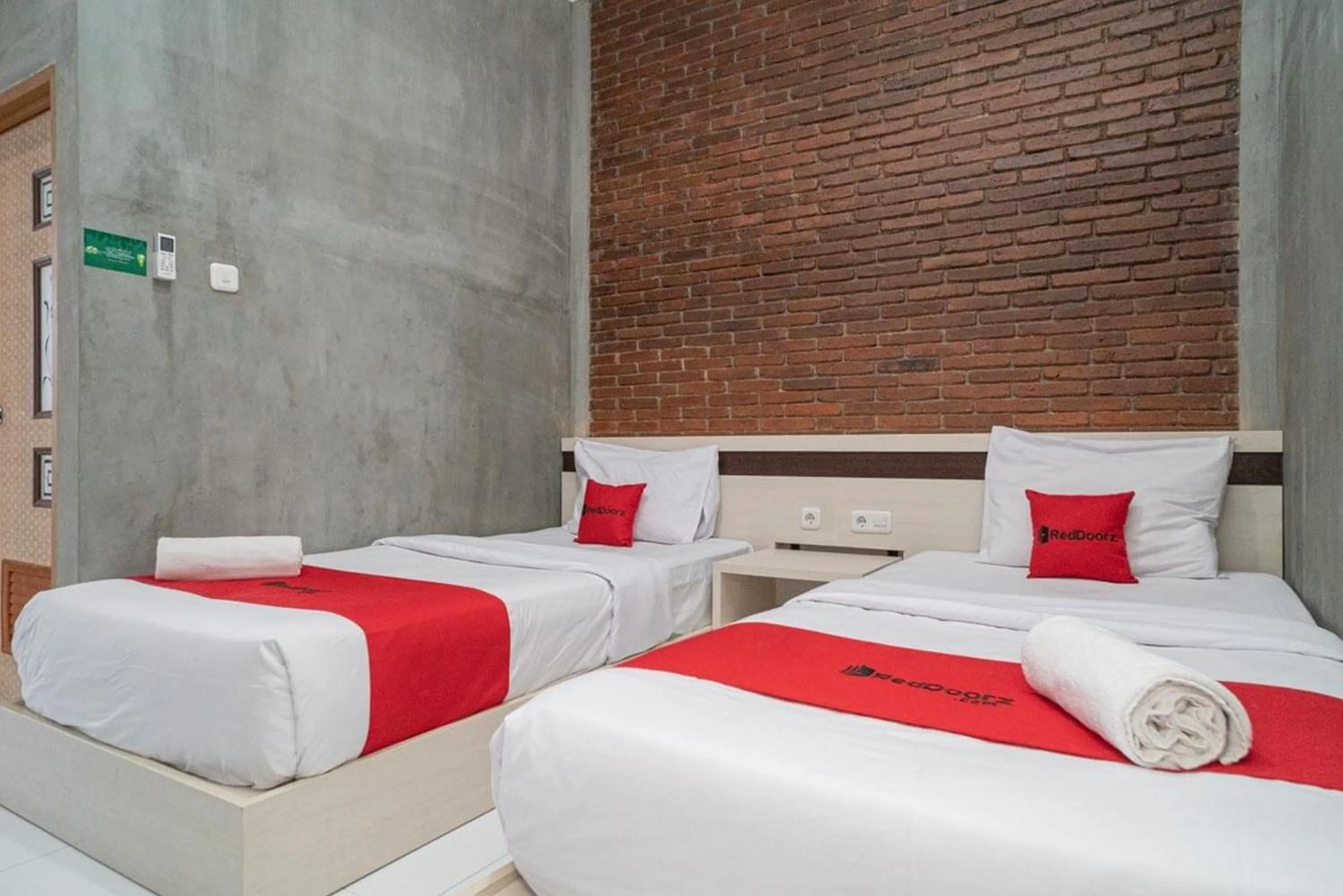 Bedroom, Bed in RedDoorz Syariah At Mitra Guest House