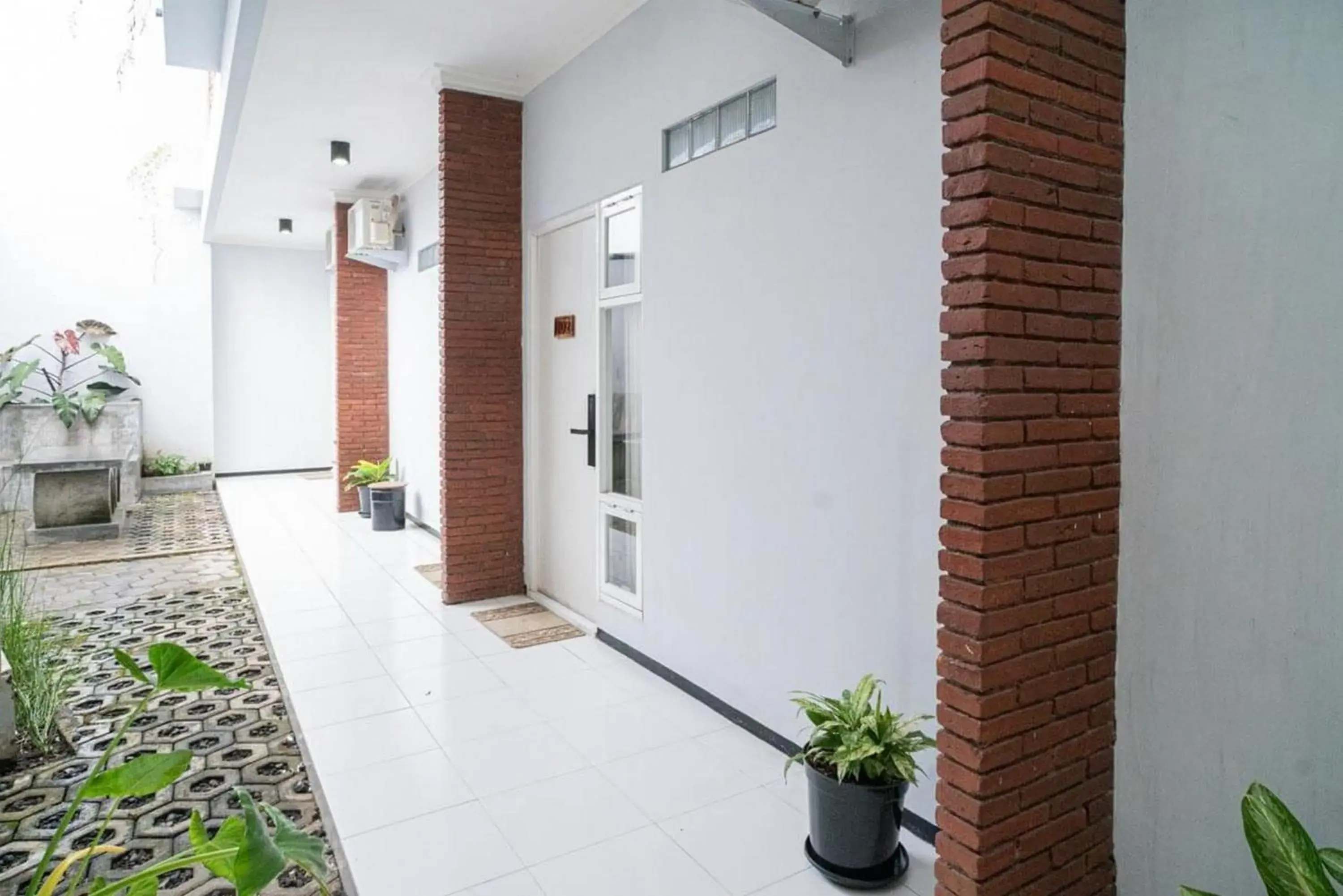 Property building in RedDoorz Syariah At Mitra Guest House Property building in RedDoorz Syariah At Mitra Guest House