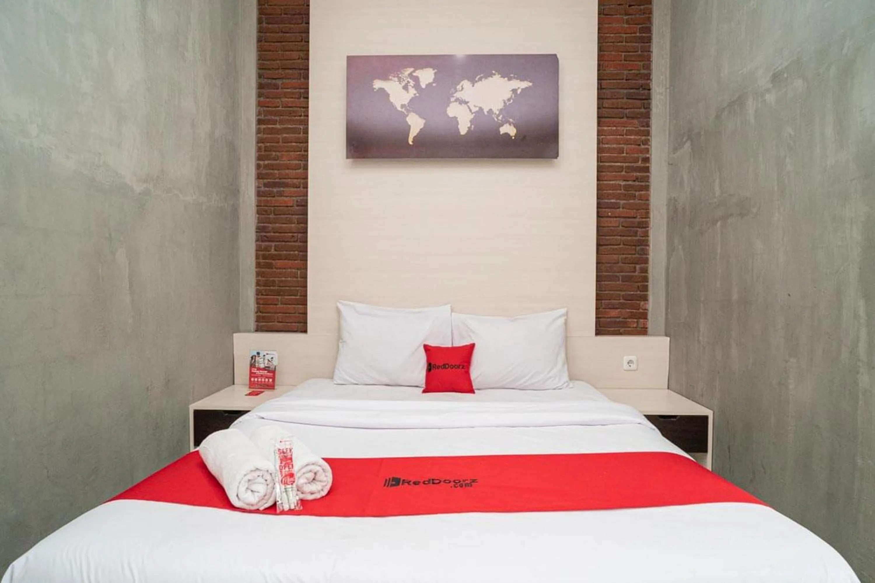 Bedroom, Bed in RedDoorz Syariah At Mitra Guest House