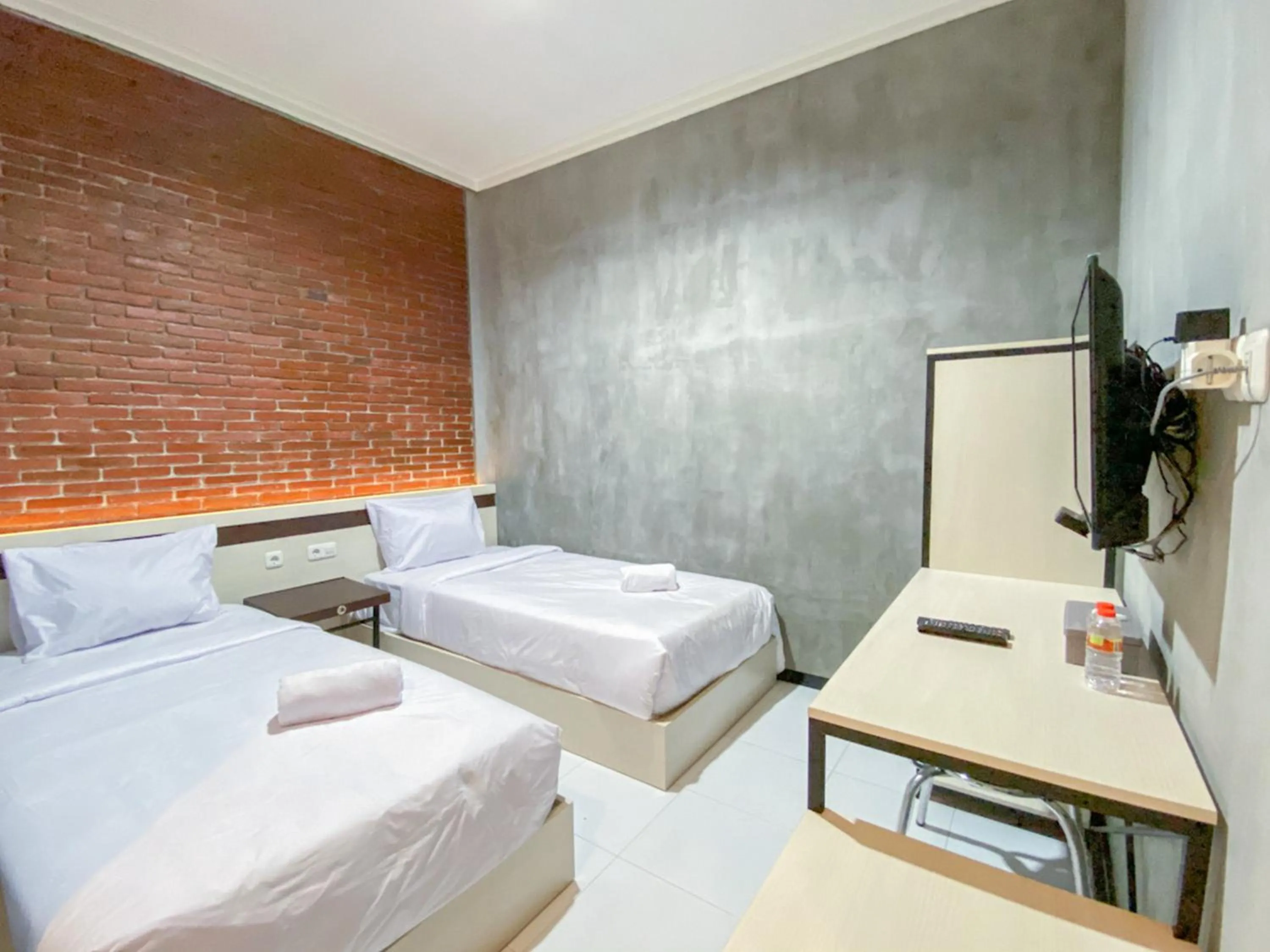 Bed in RedDoorz Syariah At Mitra Guest House