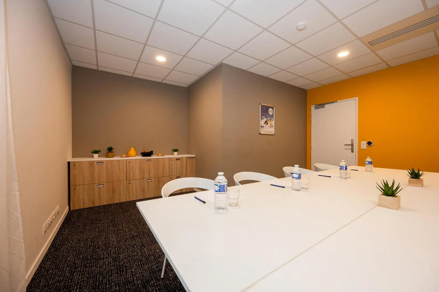 Meeting/conference room in Nemea Appart Hotel Europe Velizy Villacoublay