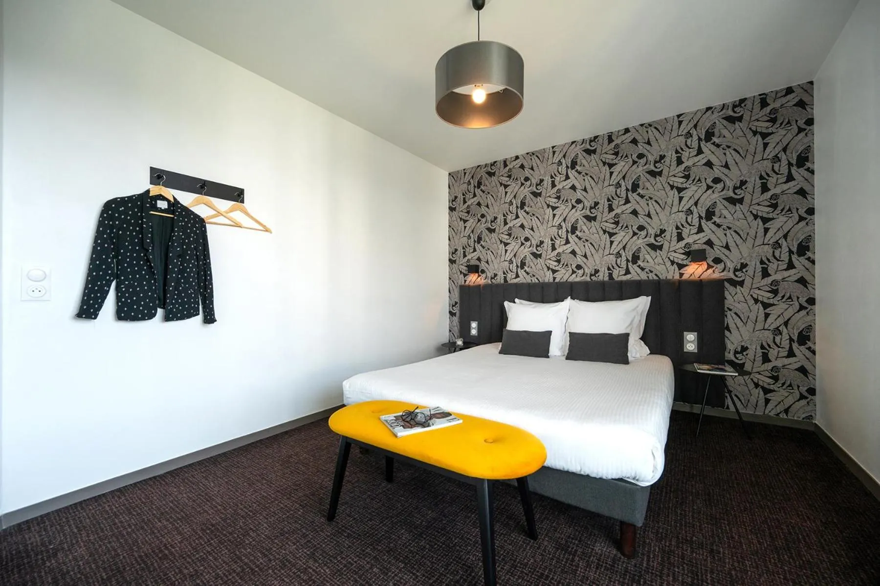 Bedroom, Bed in Nemea Appart Hotel Europe Velizy Villacoublay