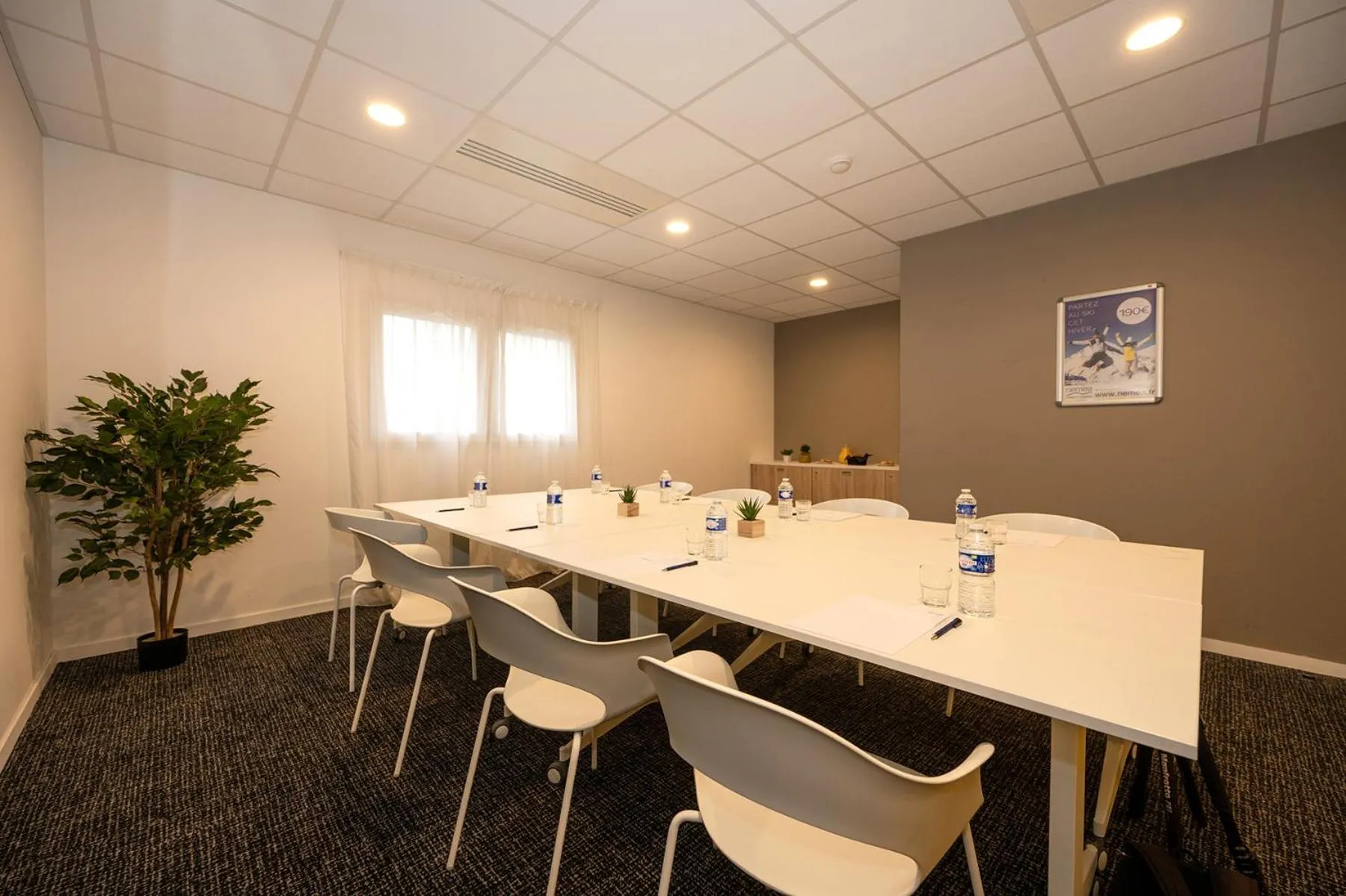 Meeting/conference room in Nemea Appart Hotel Europe Velizy Villacoublay