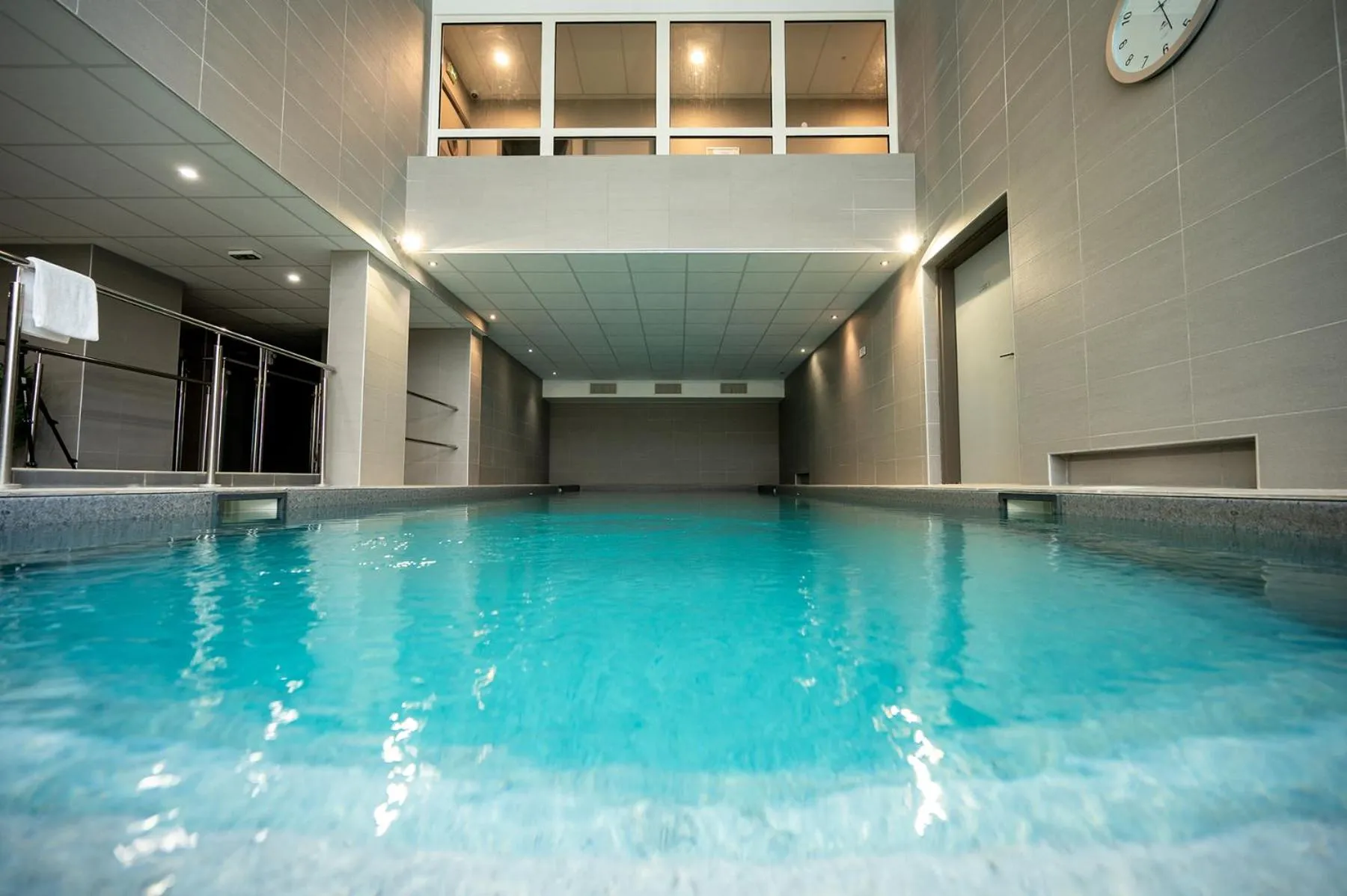 Swimming pool in Nemea Appart Hotel Europe Velizy Villacoublay