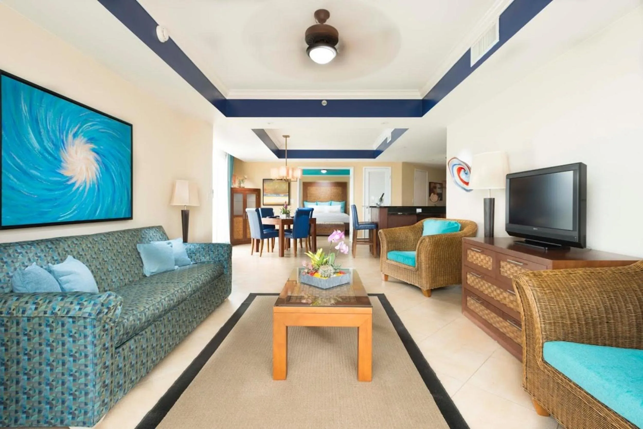 Communal lounge/ TV room in Divi Aruba Phoenix Beach Resort