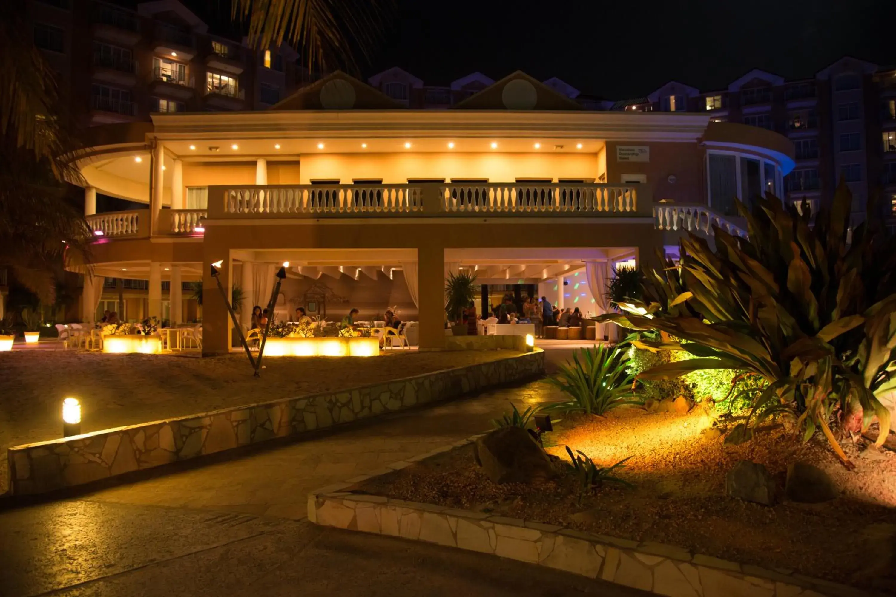 Property building in Divi Aruba Phoenix Beach Resort Property building in Divi Aruba Phoenix Beach Resort