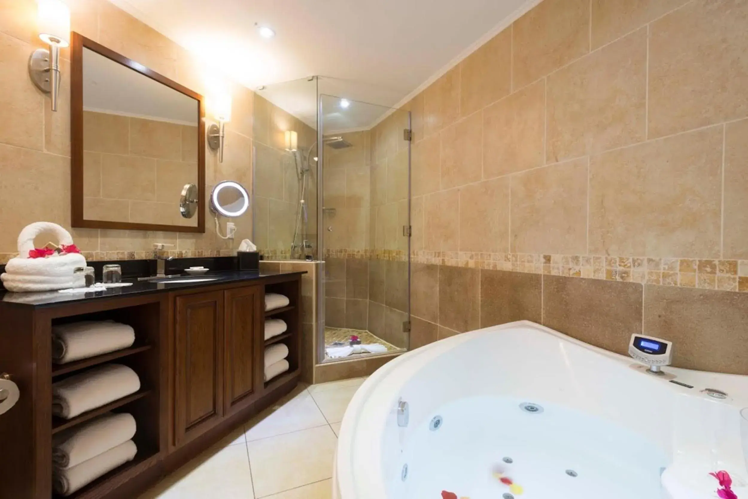 Shower, Bed in Divi Aruba Phoenix Beach Resort Shower, Bed in Divi Aruba Phoenix Beach Resort