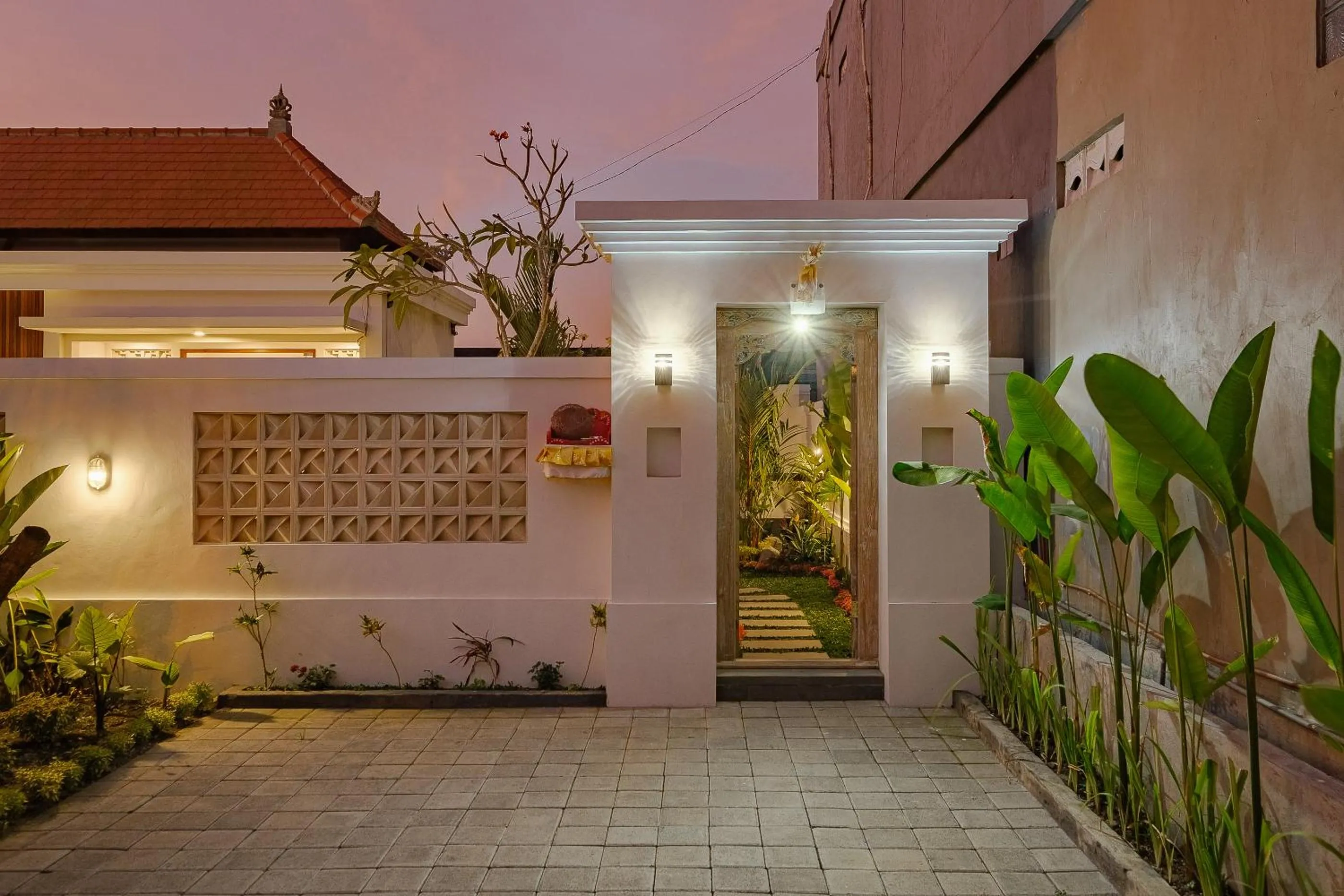 Property building in Villa Wananta