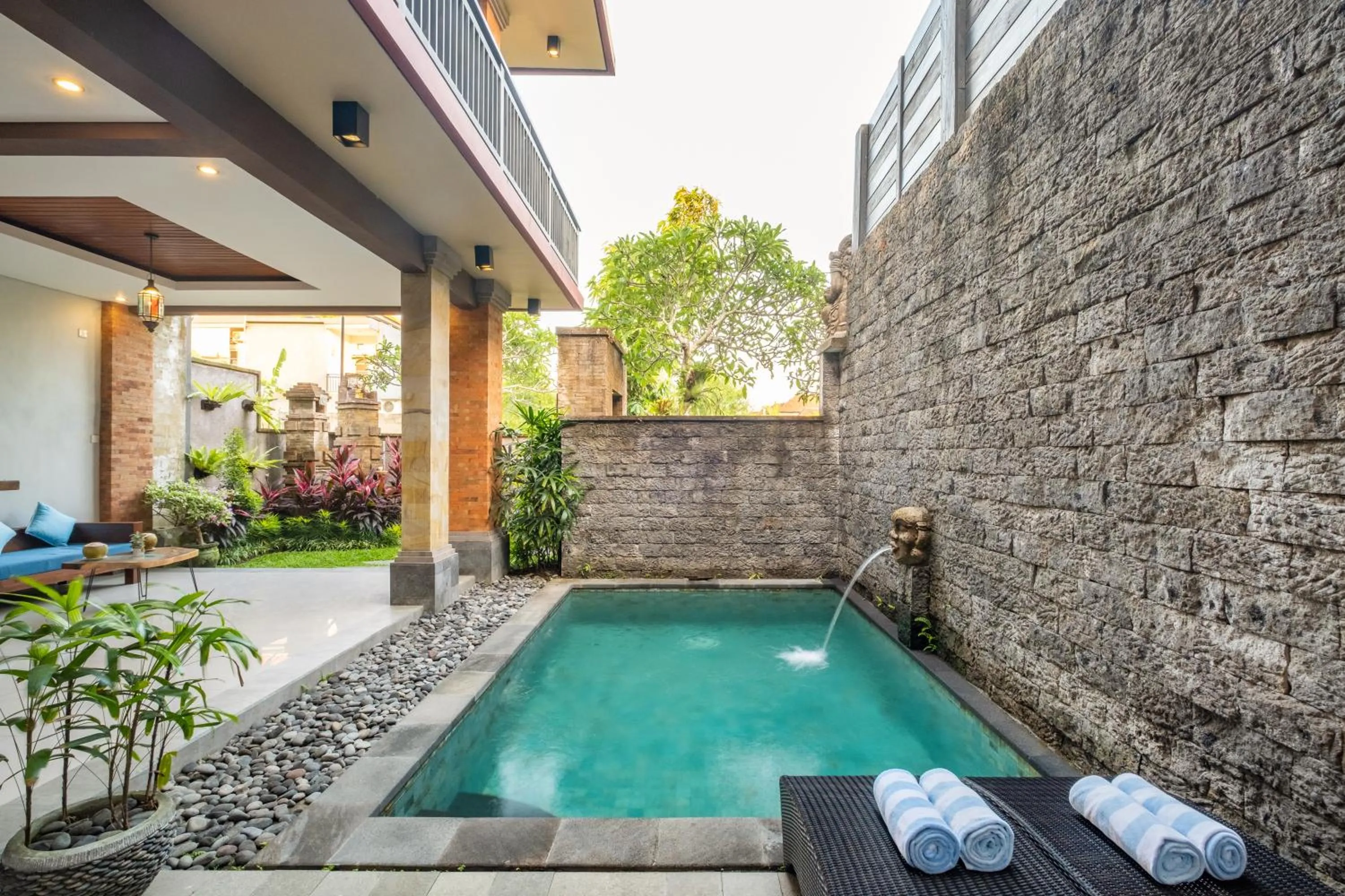 Property building in Villa Wananta