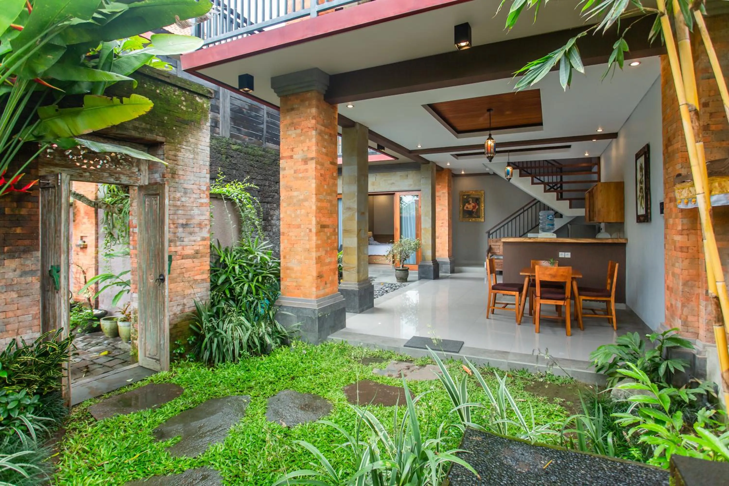 Property building in Villa Wananta