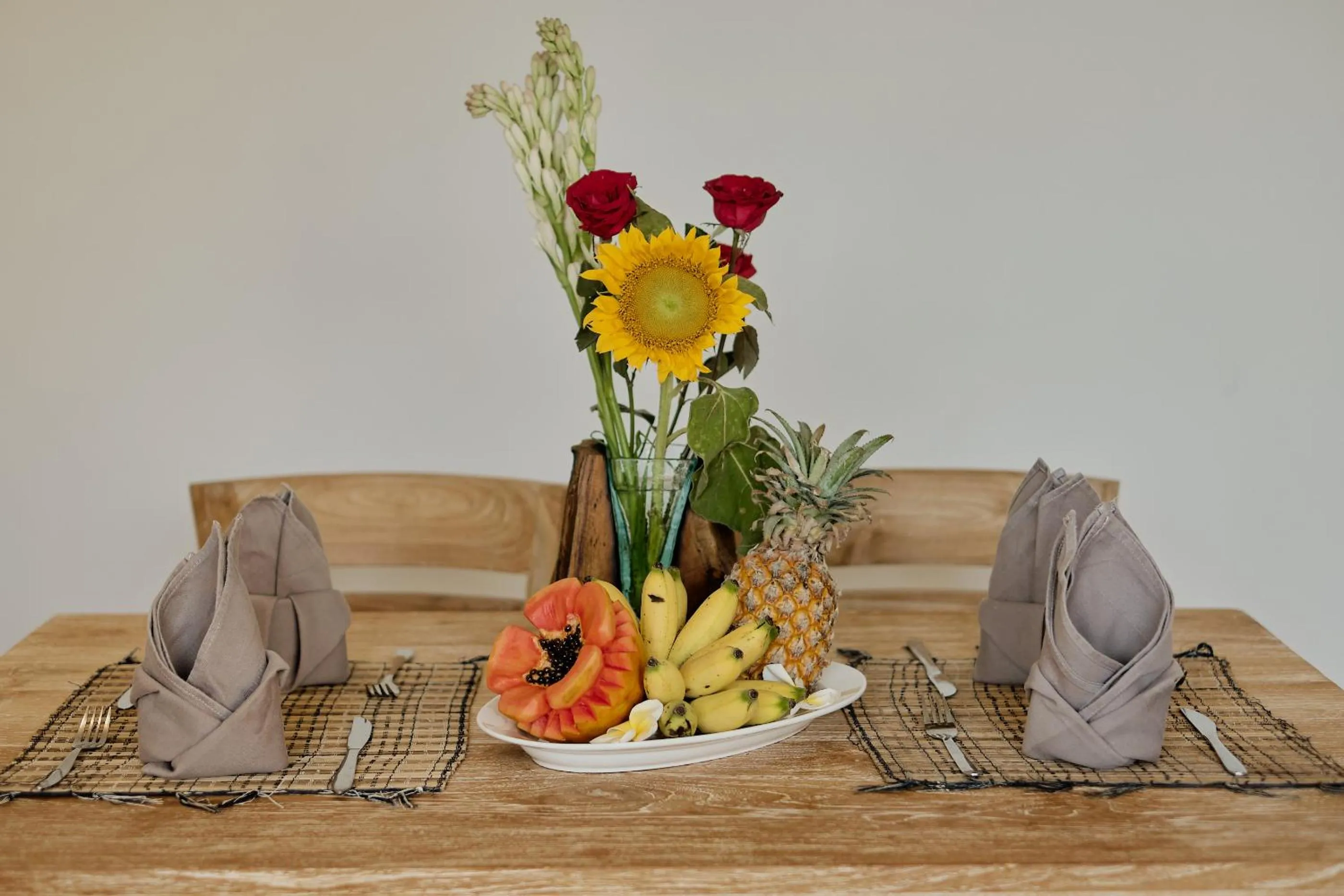 Food and drinks in Villa Wananta