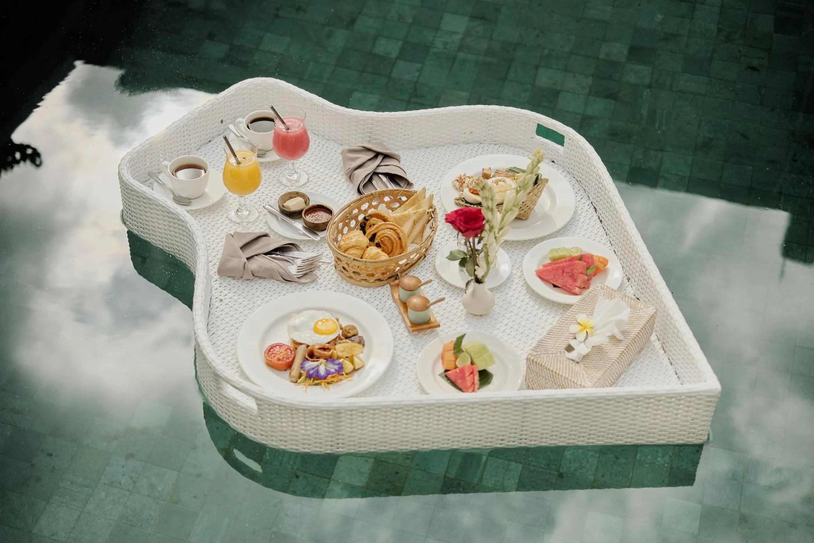 Food and drinks in Villa Wananta