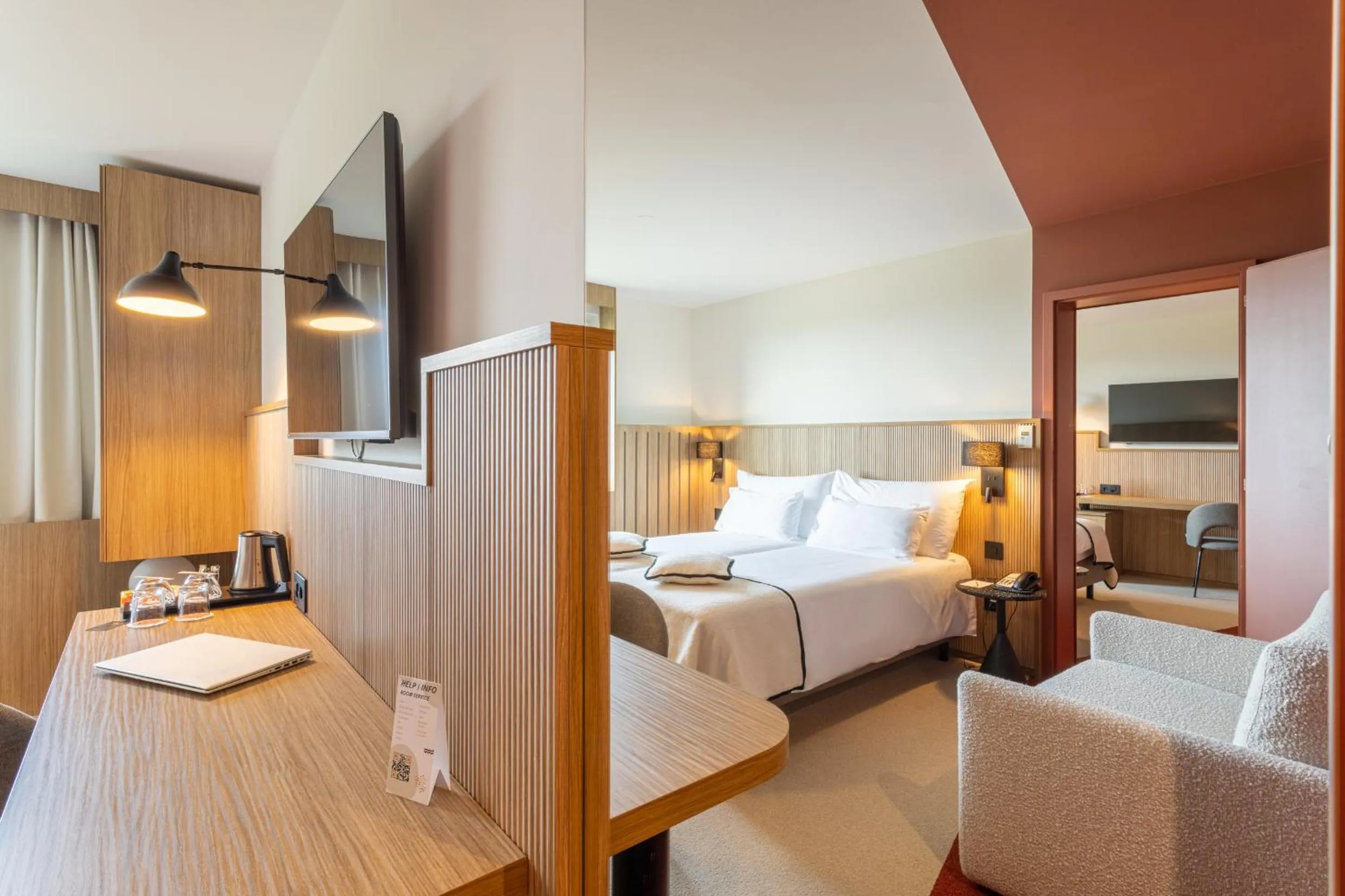 Property building, Bed in Everness Hotel & Resort