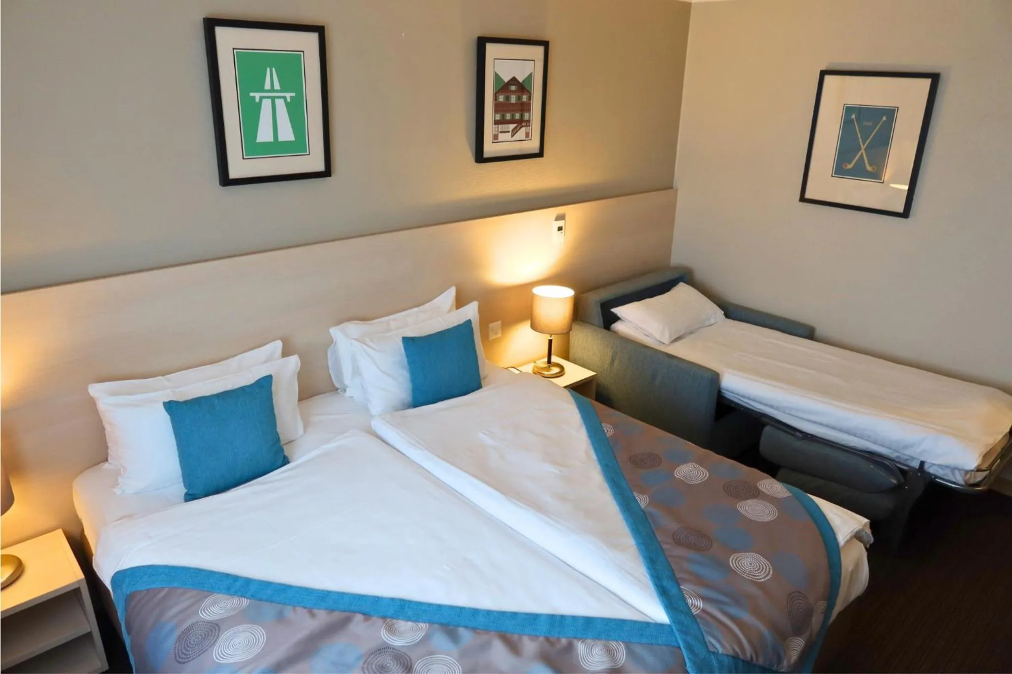 Bed in Everness Hotel & Resort