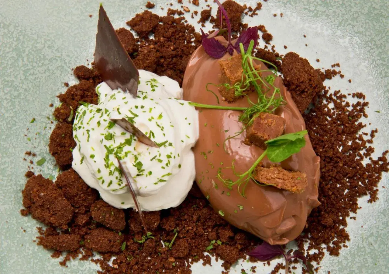 Restaurant/places to eat in Everness Hotel & Resort Restaurant/places to eat in Everness Hotel & Resort