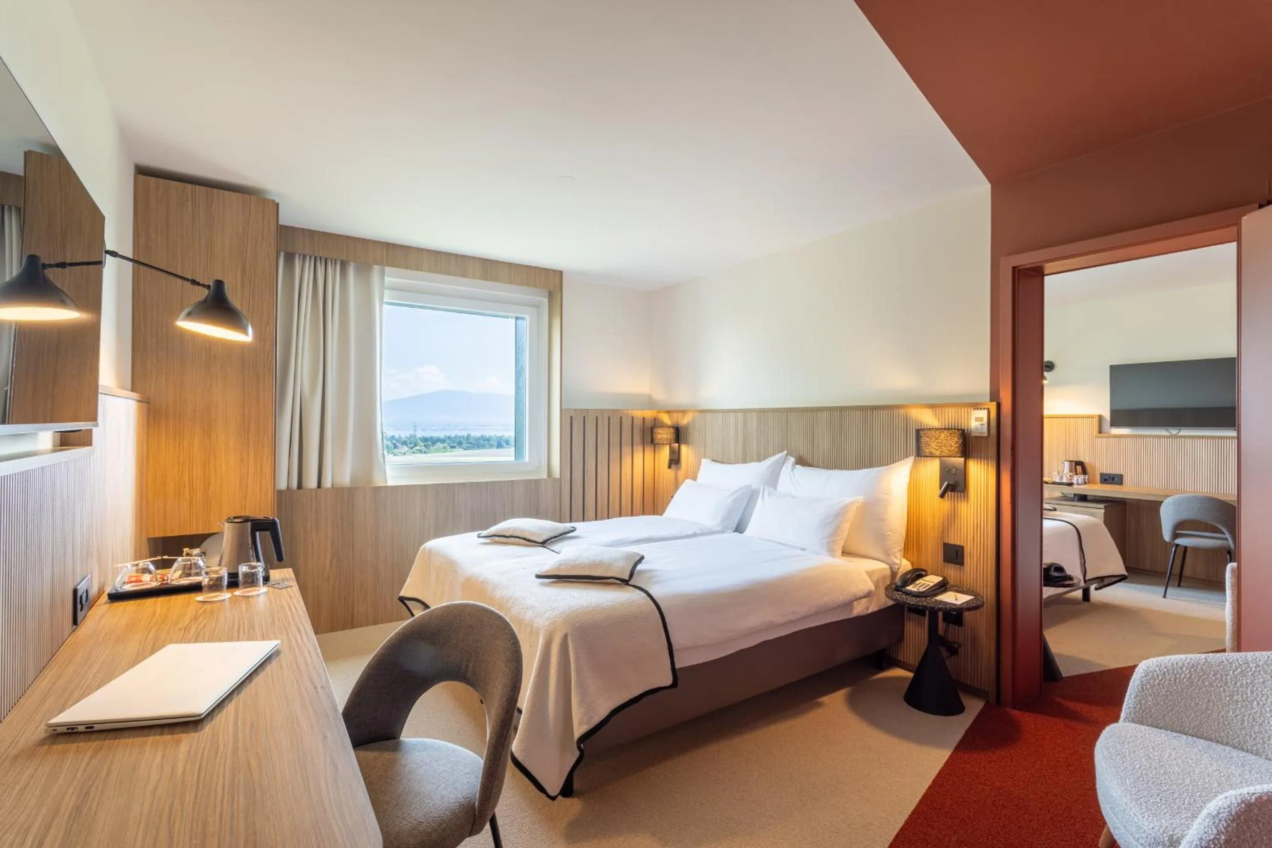 Lake view, Bed in Everness Hotel & Resort