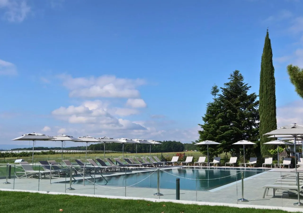 Swimming pool in Everness Hotel & Resort
