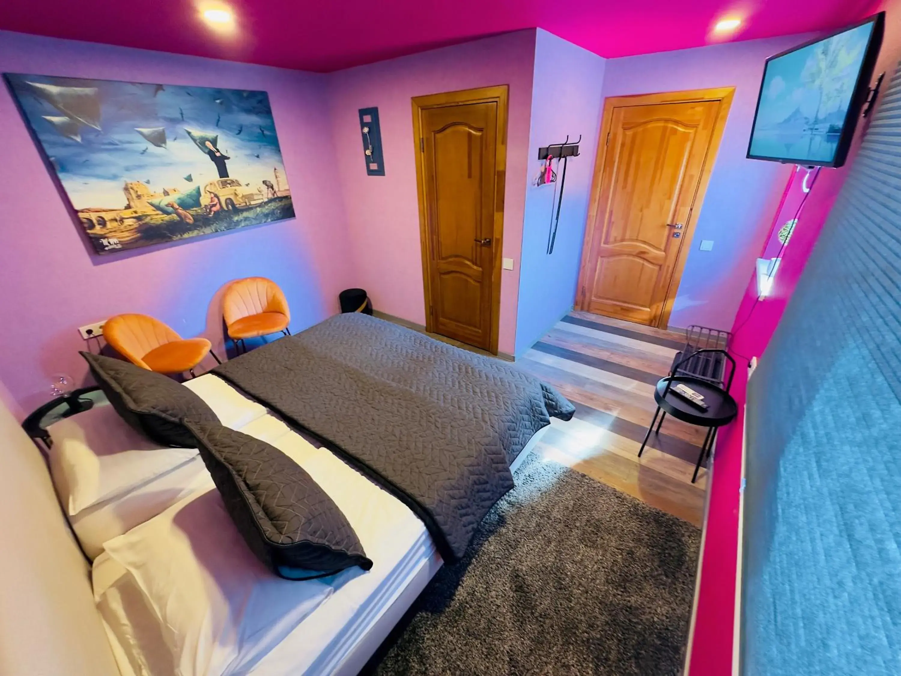 Economy Twin Room - single occupancy - Nonsense in Very Bad Hootel Economy Twin Room - single occupancy - Nonsense in Very Bad Hootel
