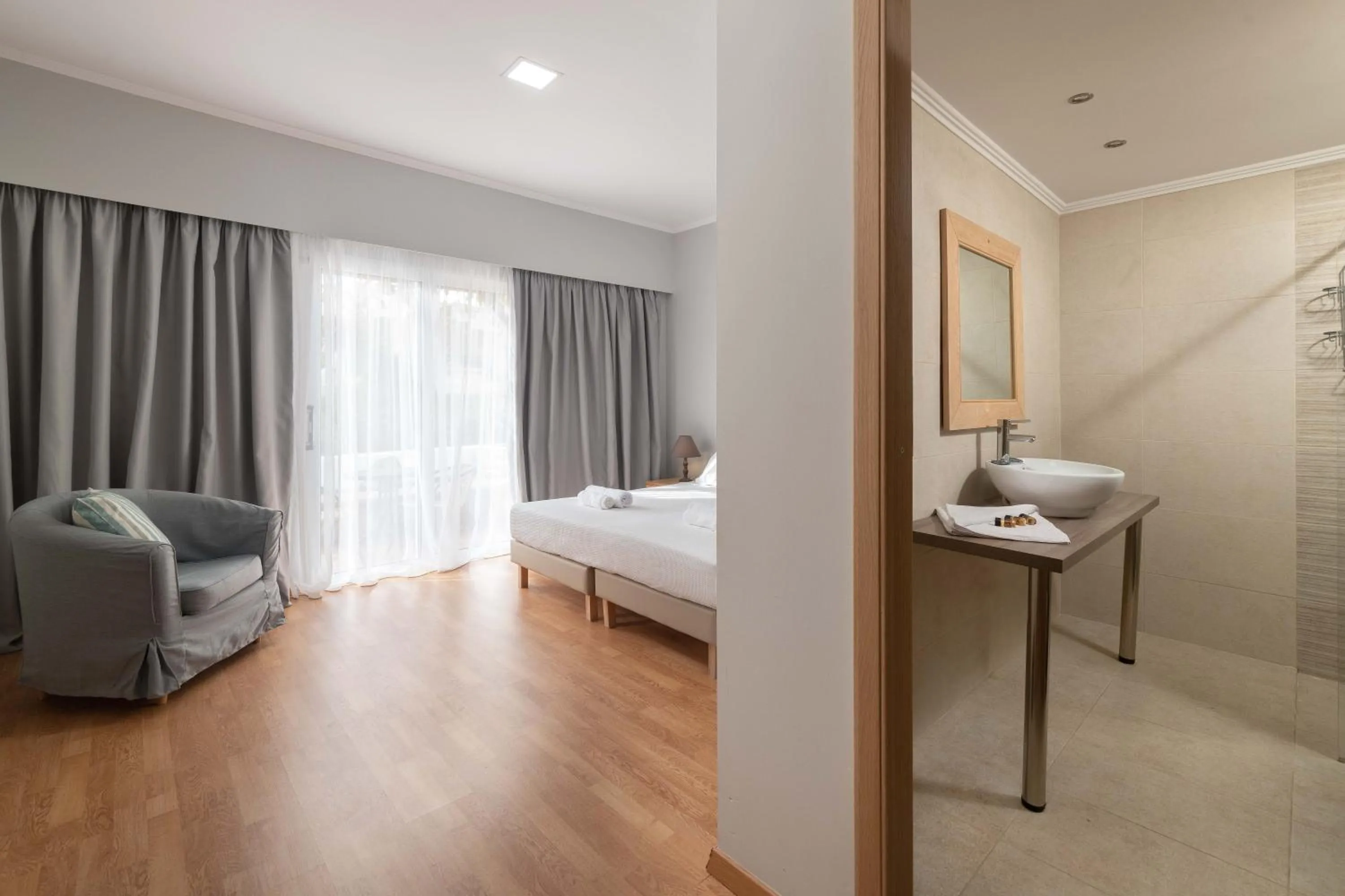 Bathroom, Bed in Sun Beach Lindos