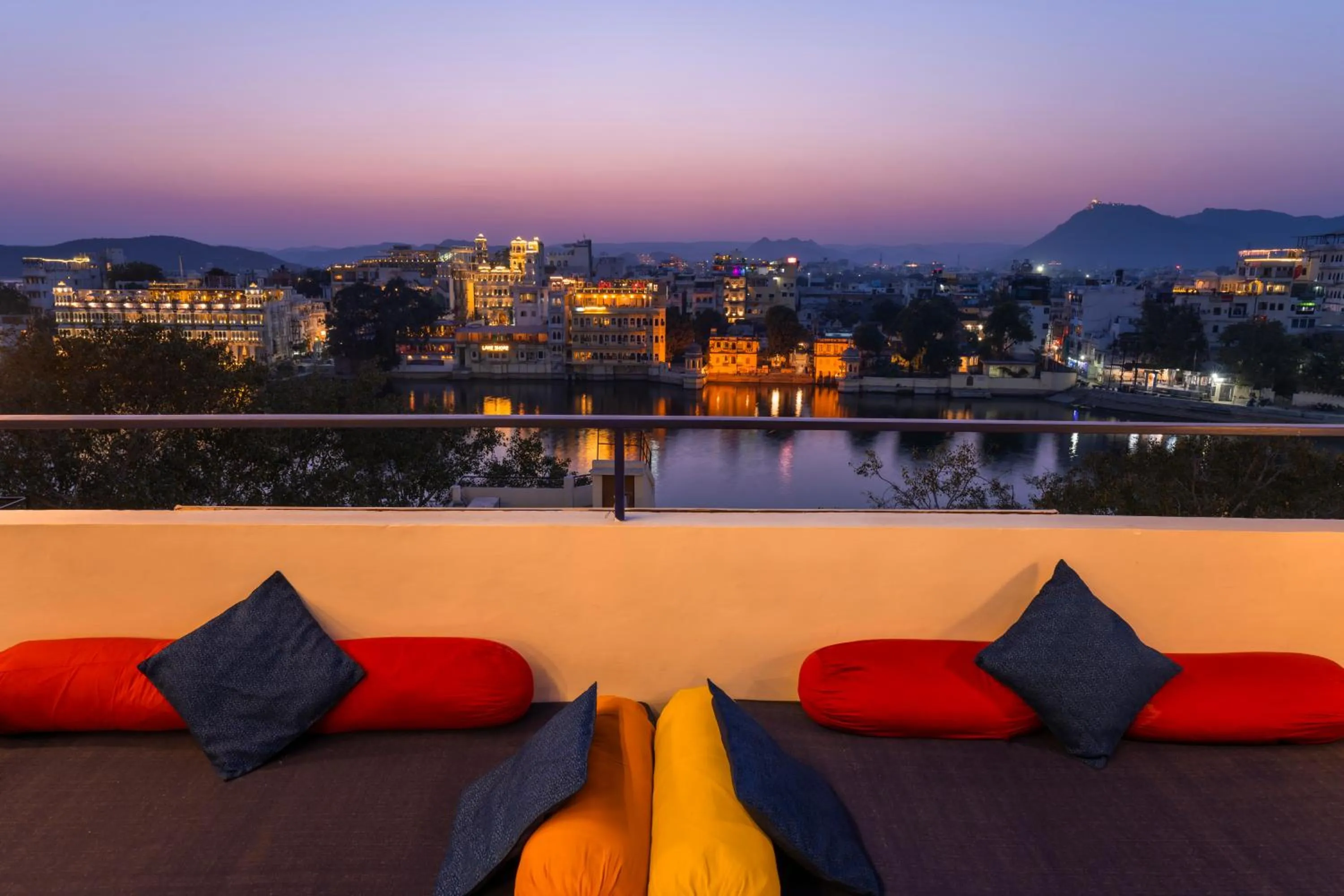 Night in Shalom Backpackers Udaipur