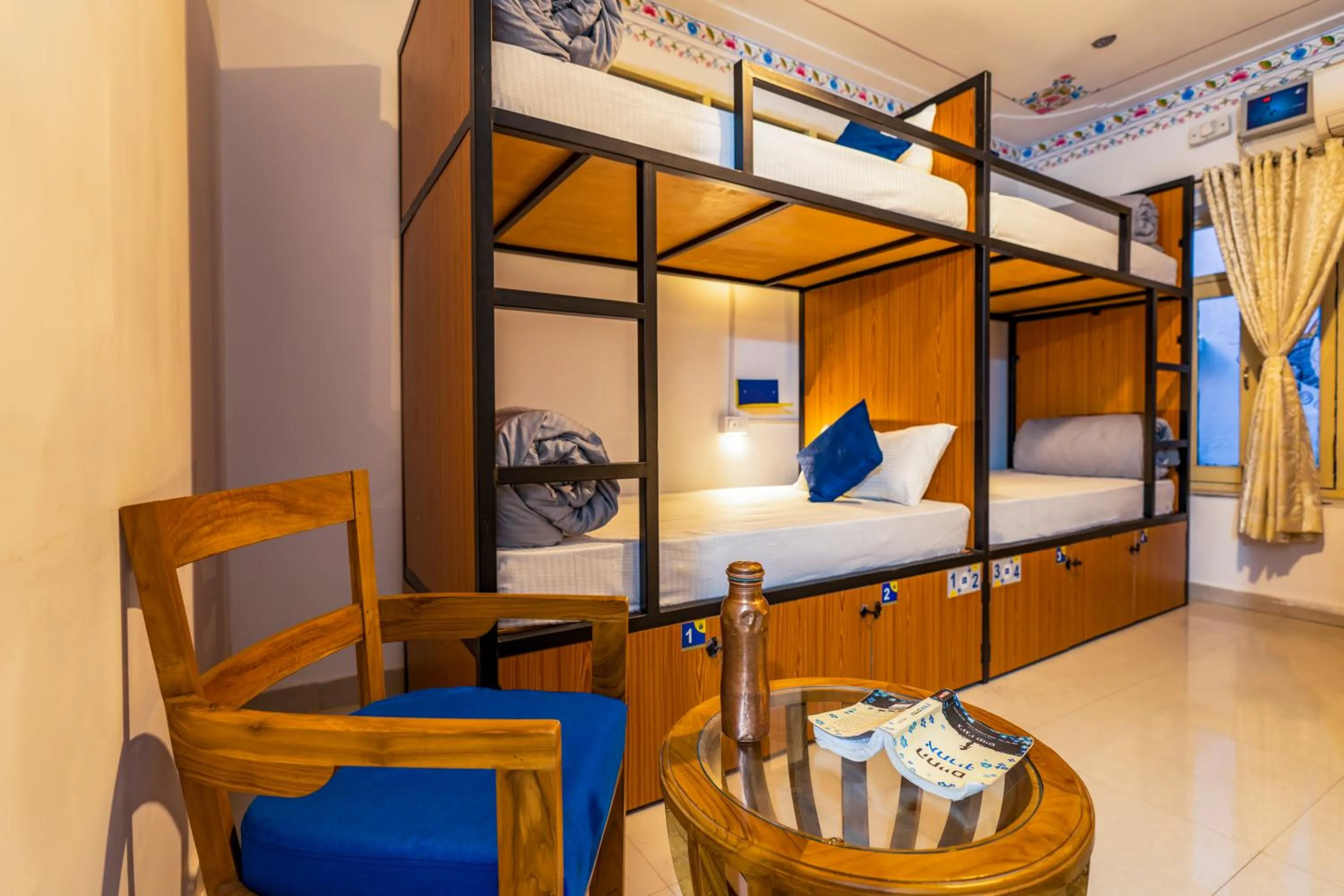 bunk bed, Bed in Shalom Backpackers Udaipur