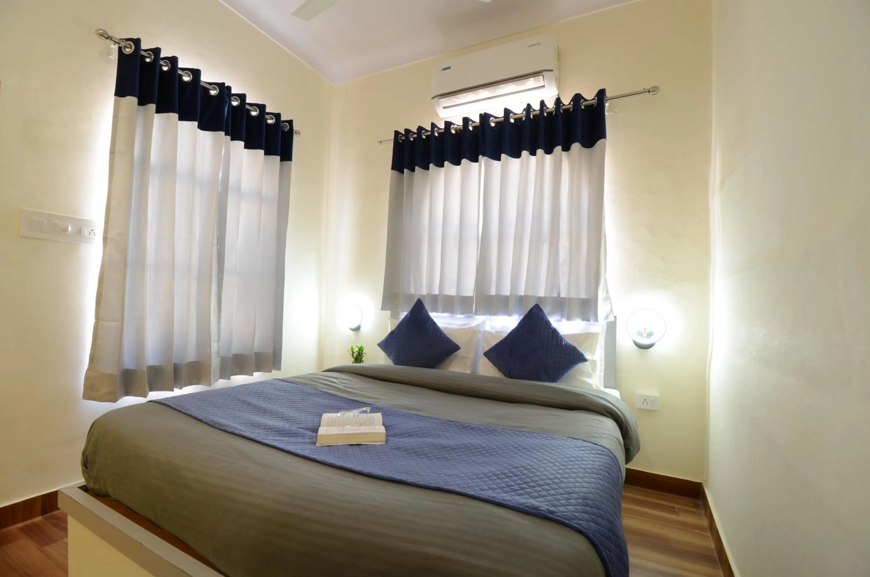 Photo of the whole room, Bed in Shalom Backpackers Udaipur