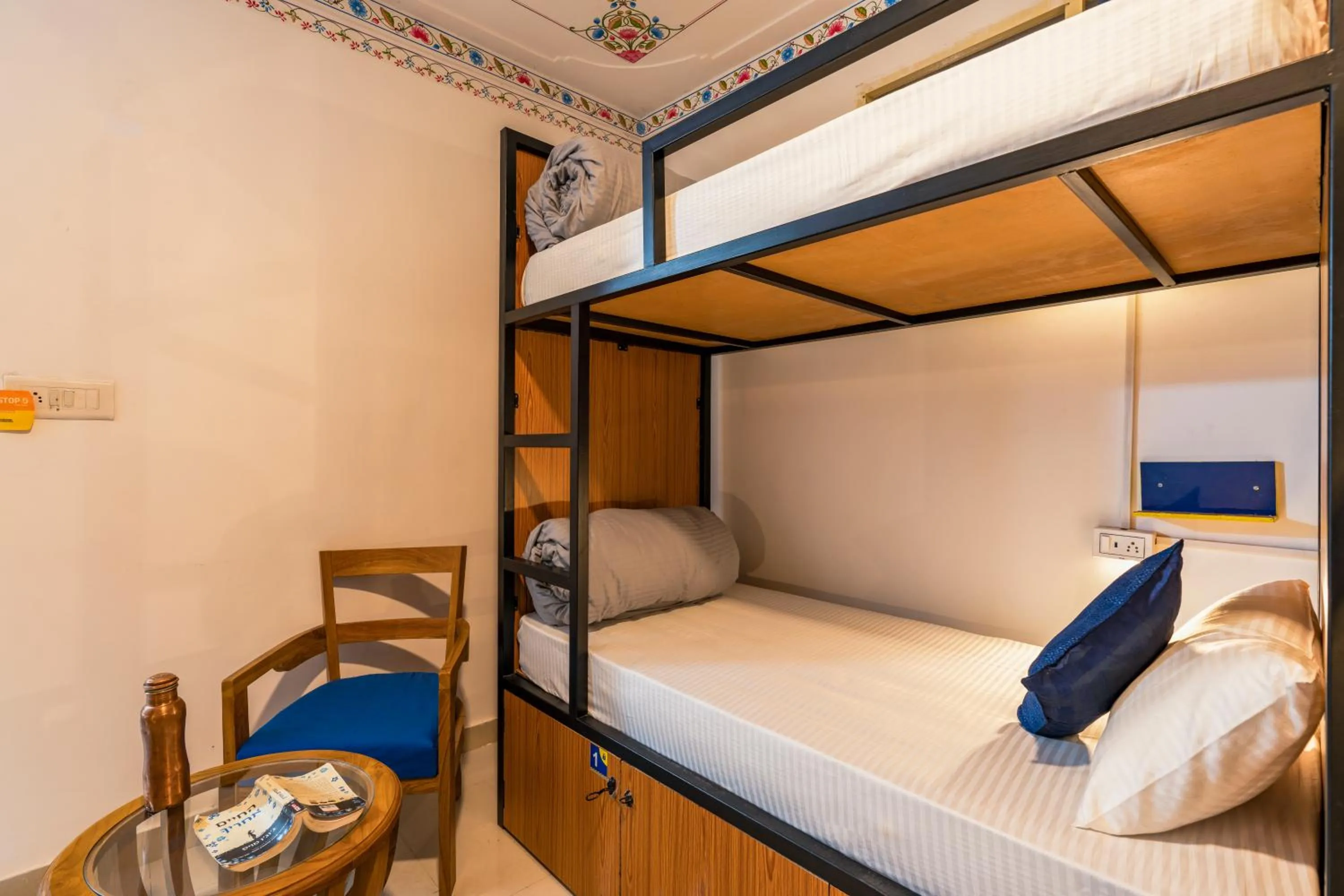 bunk bed, Bed in Shalom Backpackers Udaipur