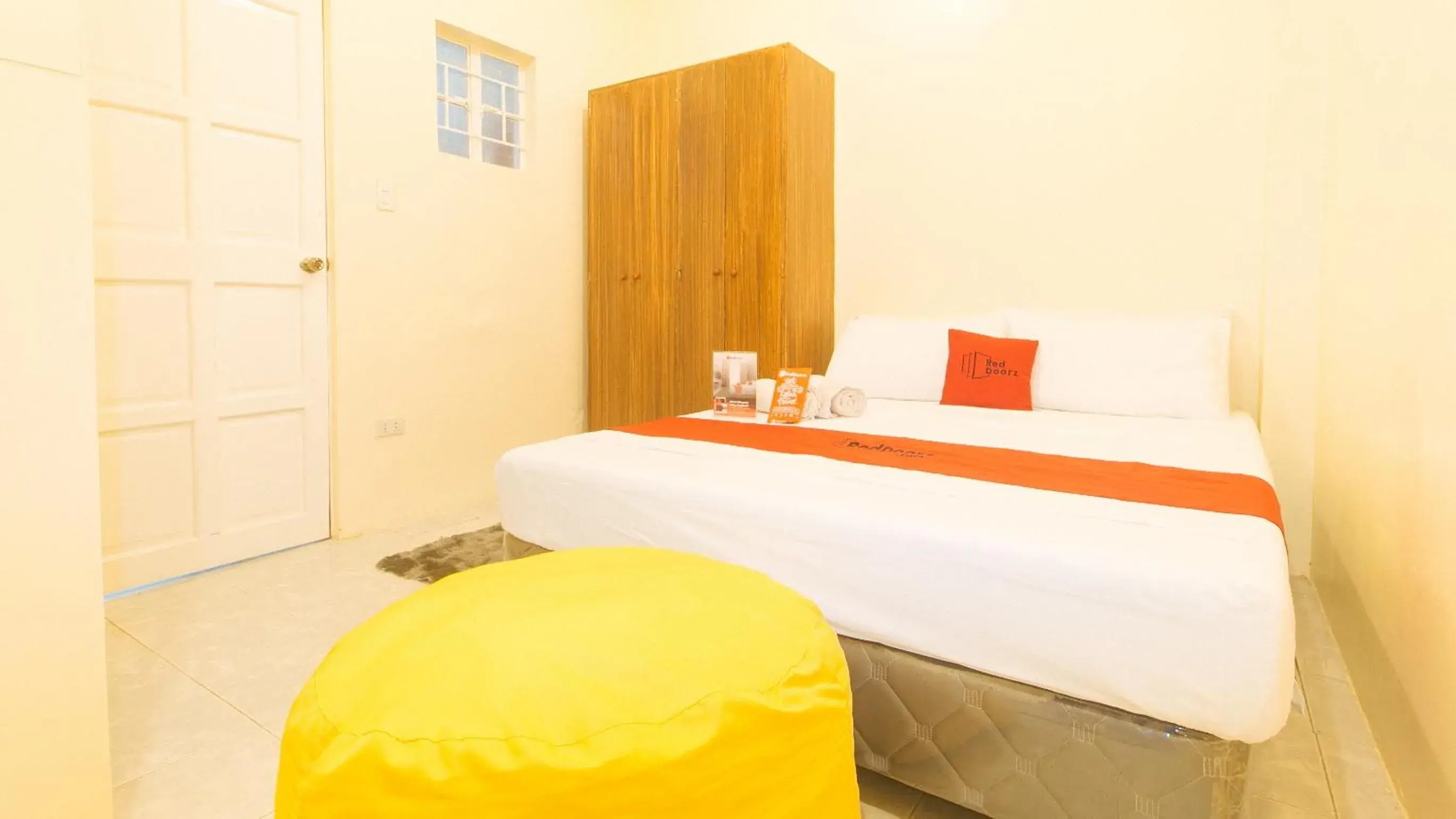 Bedroom, Bed in RedDoorz at V-Cloud Hills near De La Salle Dasmarinas Cavite Bedroom, Bed in RedDoorz at V-Cloud Hills near De La Salle Dasmarinas Cavite