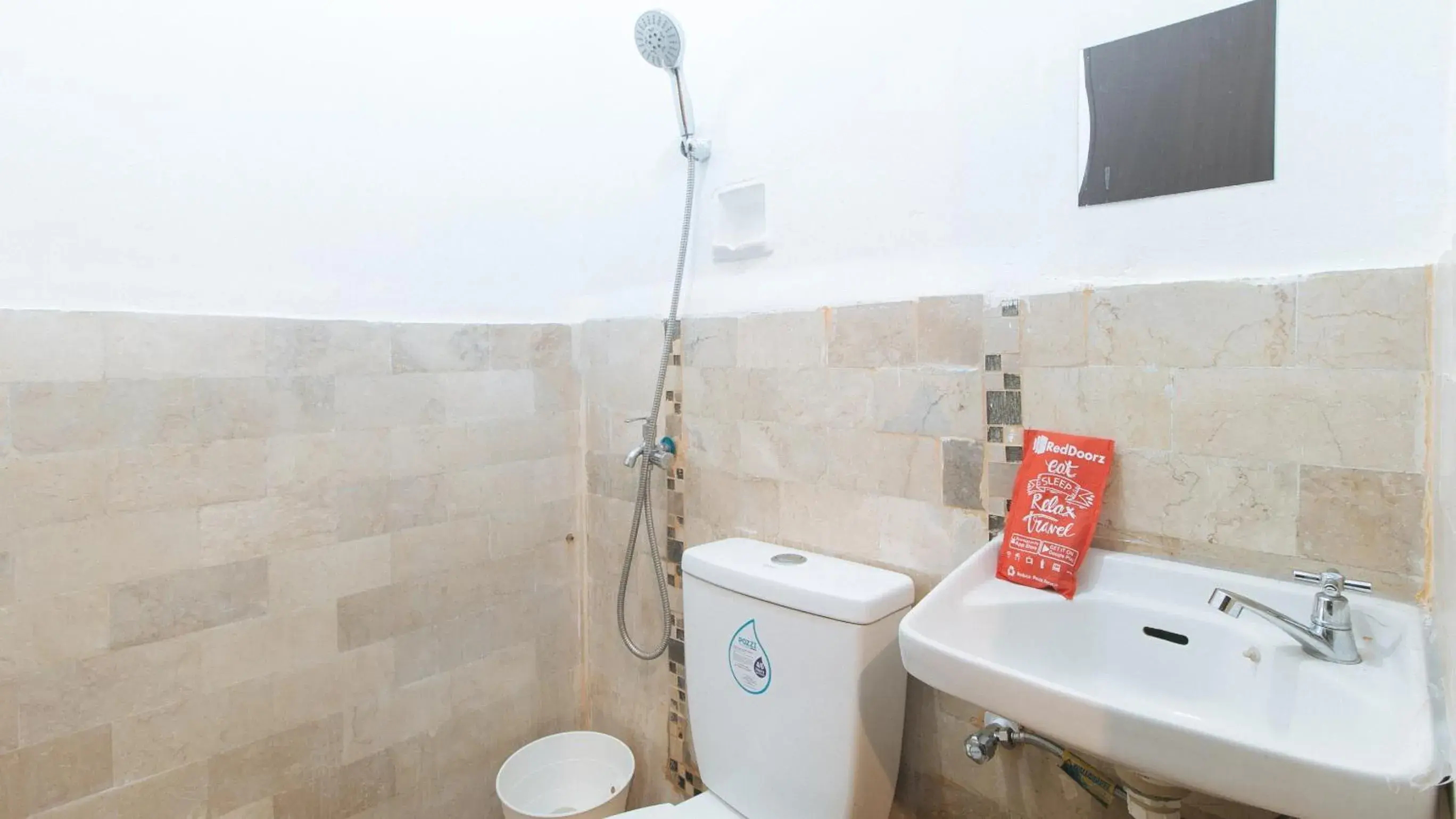 Shower in RedDoorz at V-Cloud Hills near De La Salle Dasmarinas Cavite Shower in RedDoorz at V-Cloud Hills near De La Salle Dasmarinas Cavite