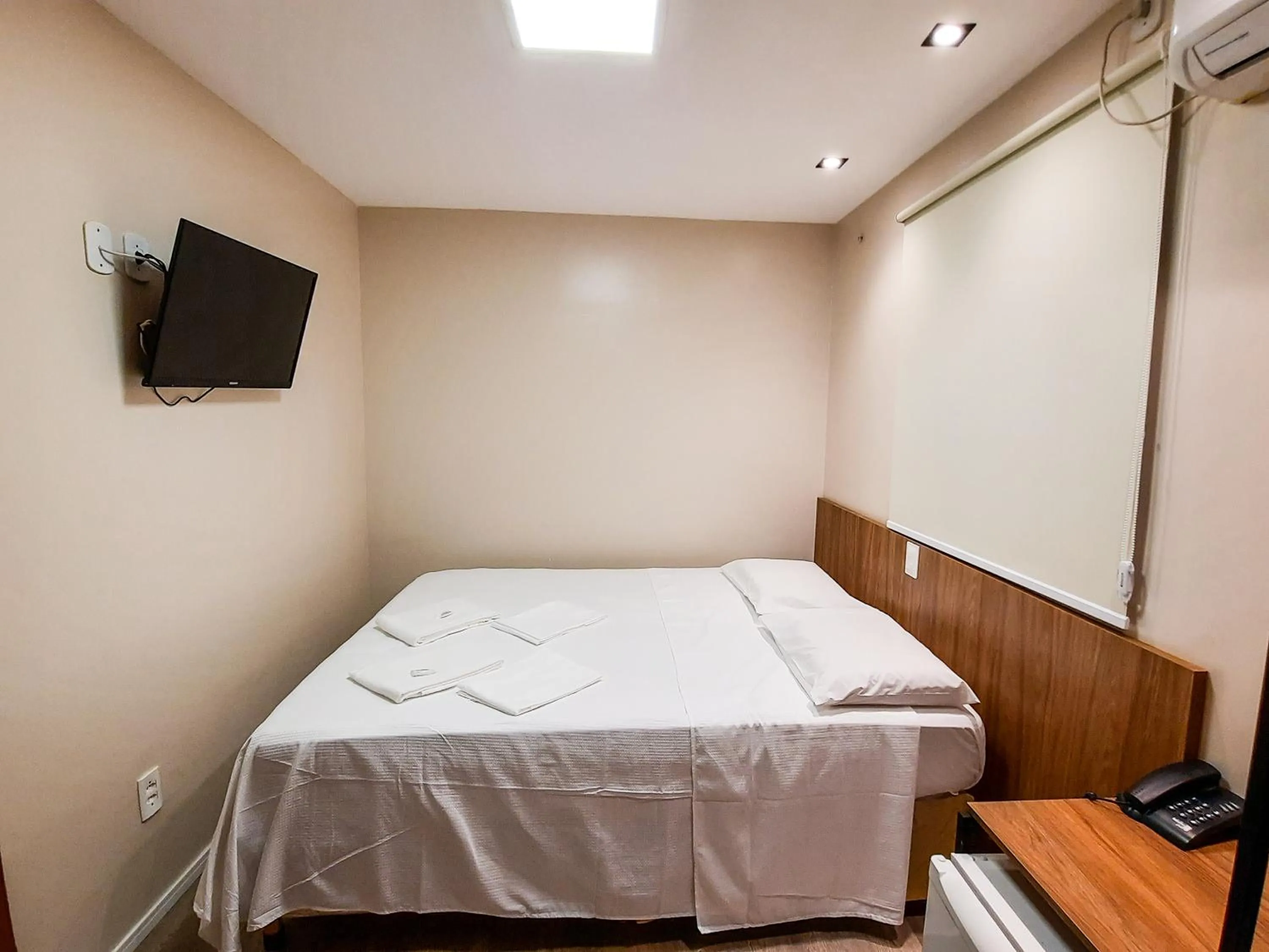 Photo of the whole room, Bed in HUB Hotel