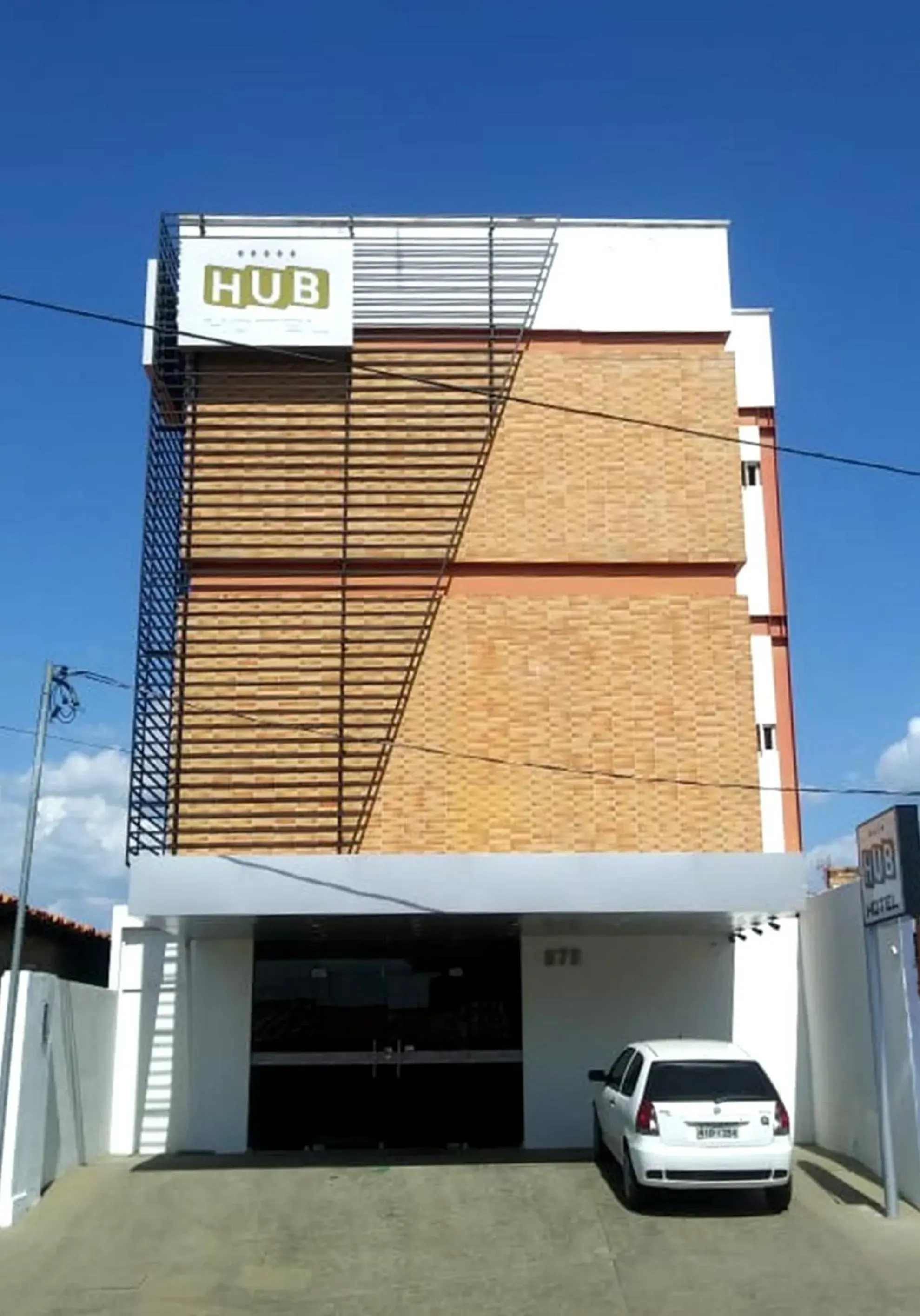 Facade/entrance in HUB Hotel Facade/entrance in HUB Hotel